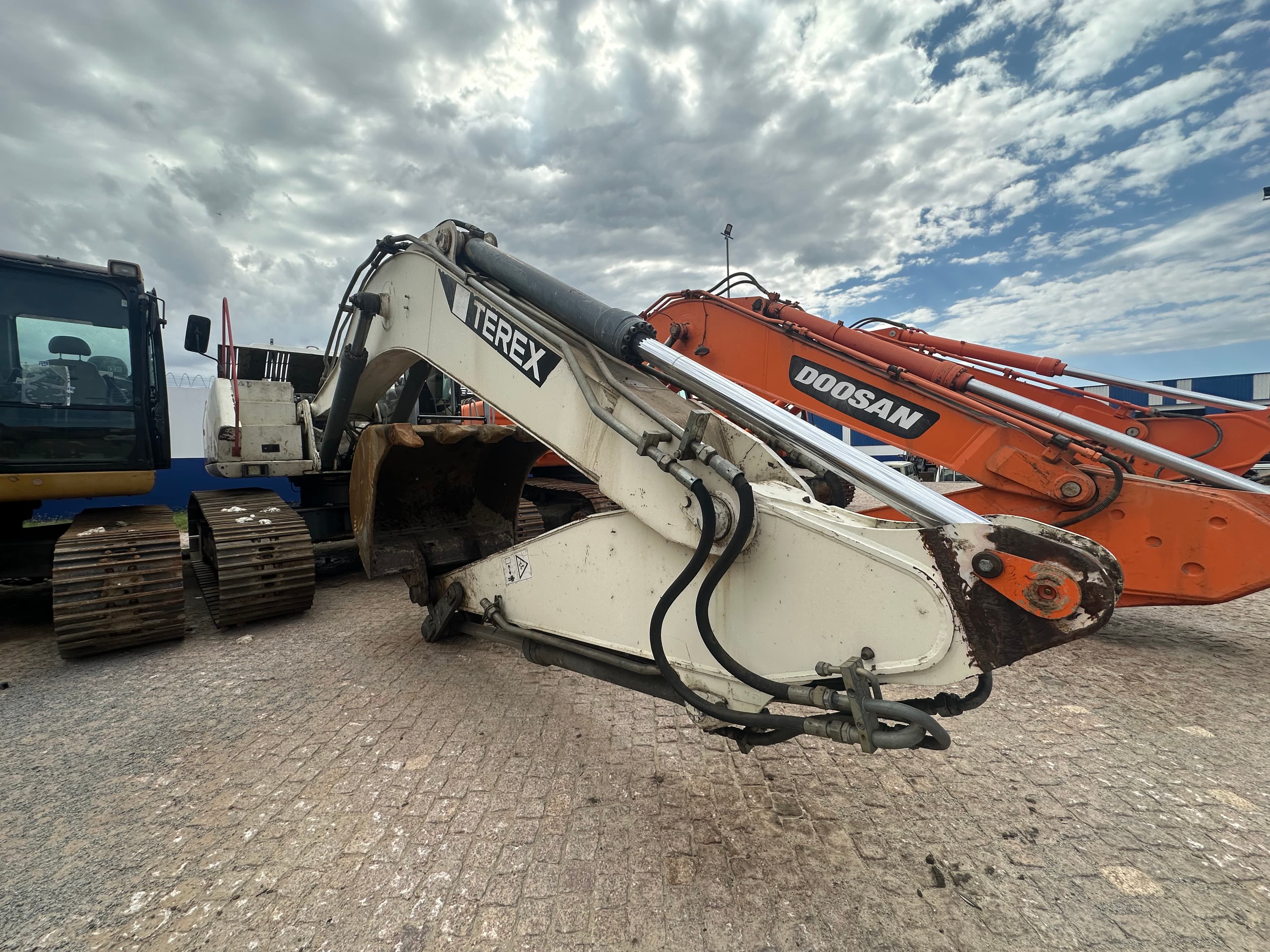 Escavadora de Rastos TEREX TC225LC — image 8