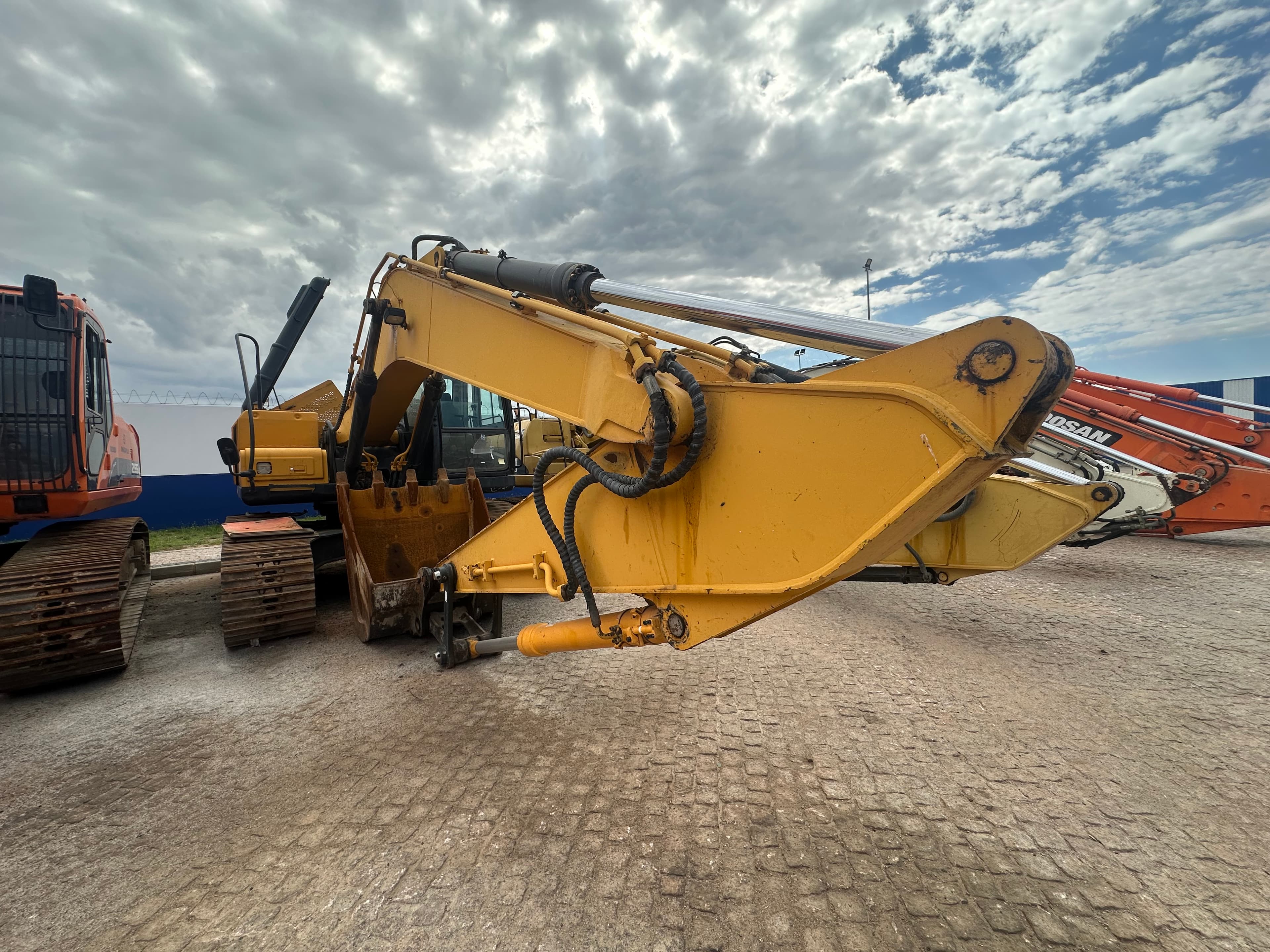Escavadora de Rastos HYUNDAI ROBEX210LC-7 — imagen 3