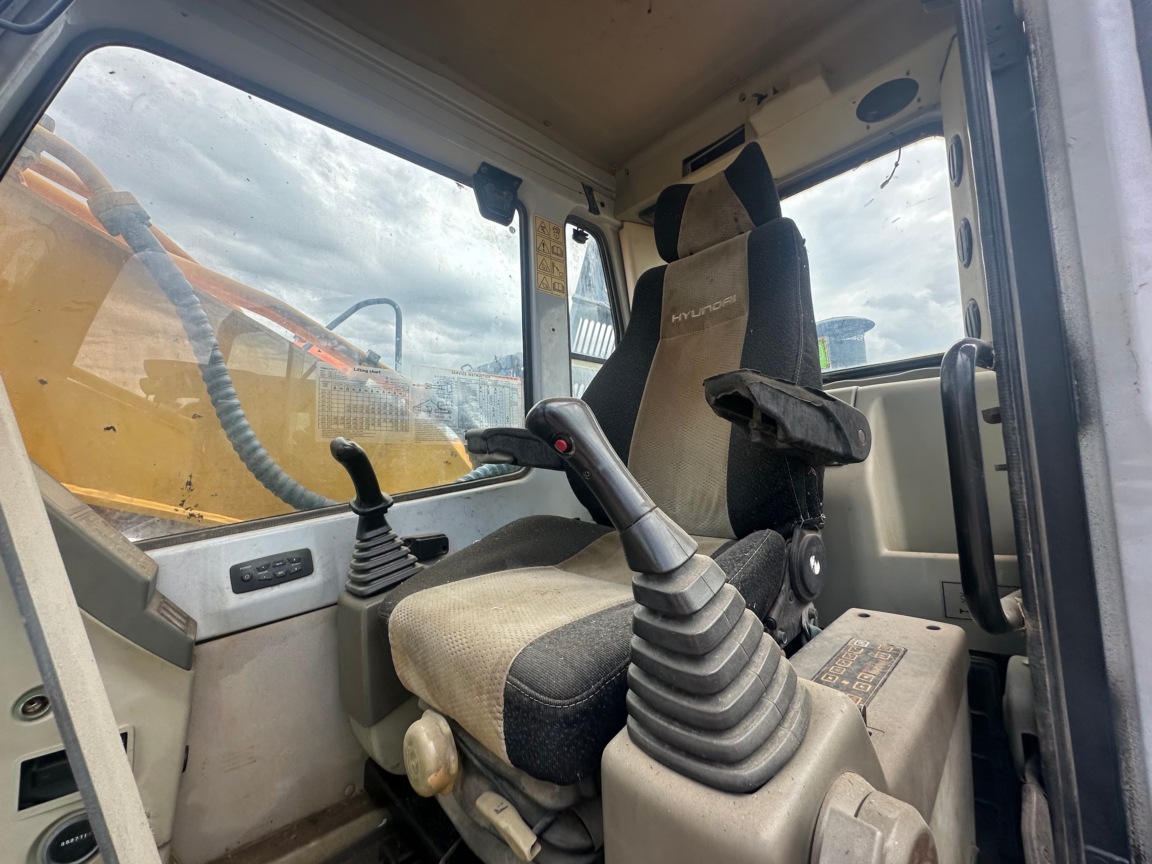 Escavadora de Rastos HYUNDAI ROBEX210LC-7 — imagen 6