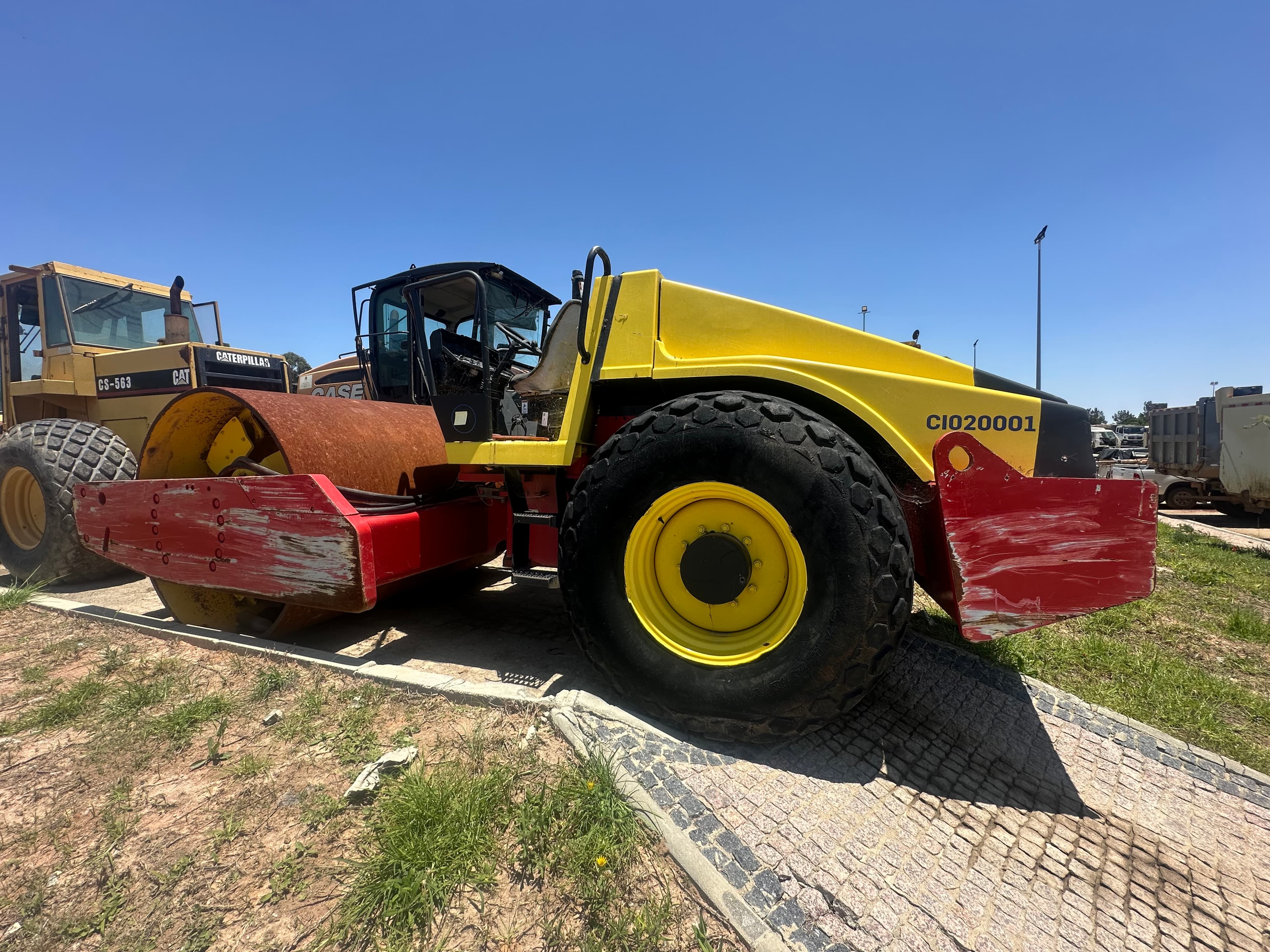 Cilindro Auto Vib. DYNAPAC CA302D — imagen 9