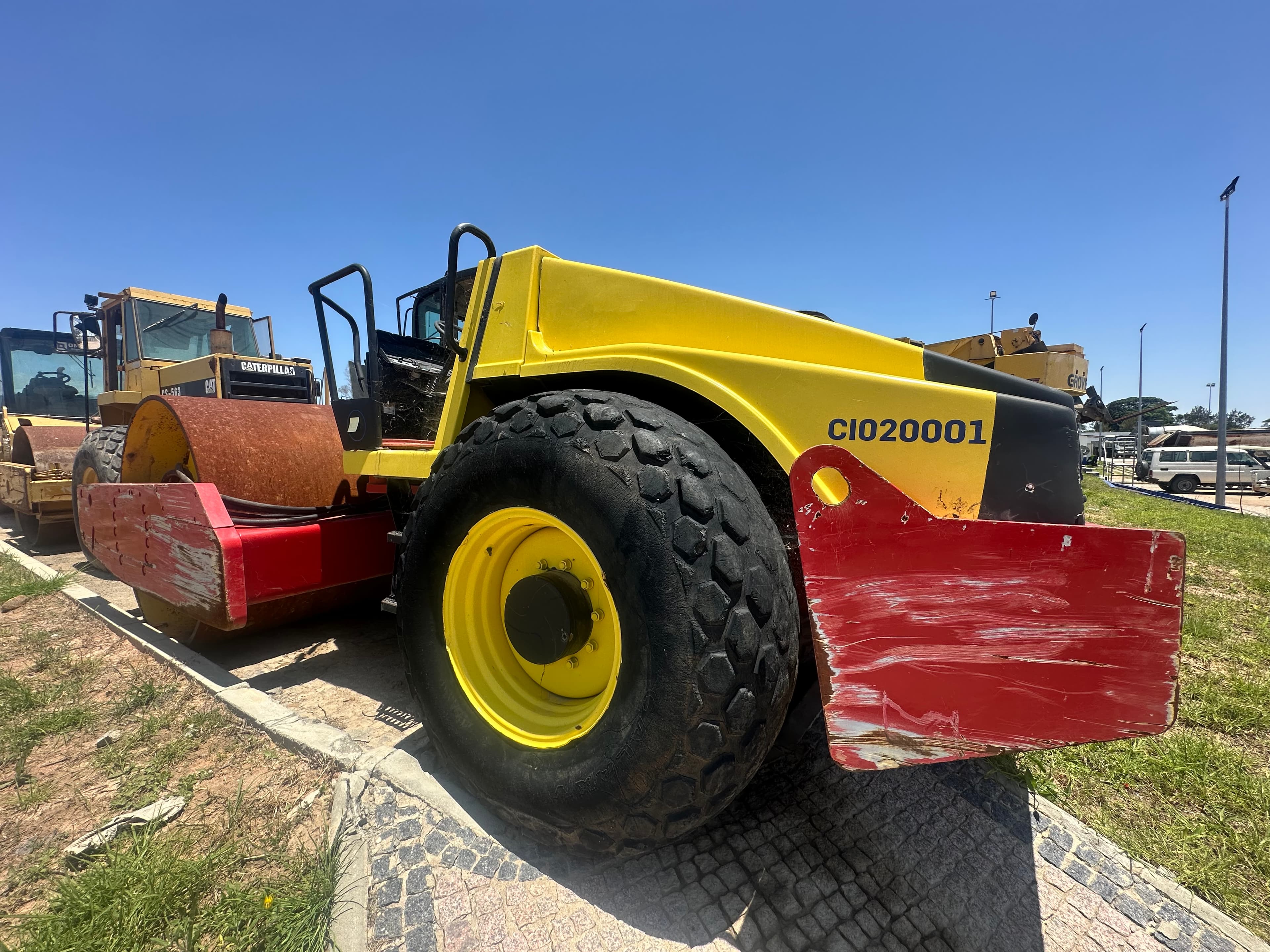 Cilindro Auto Vib. DYNAPAC CA302D — imagen 4
