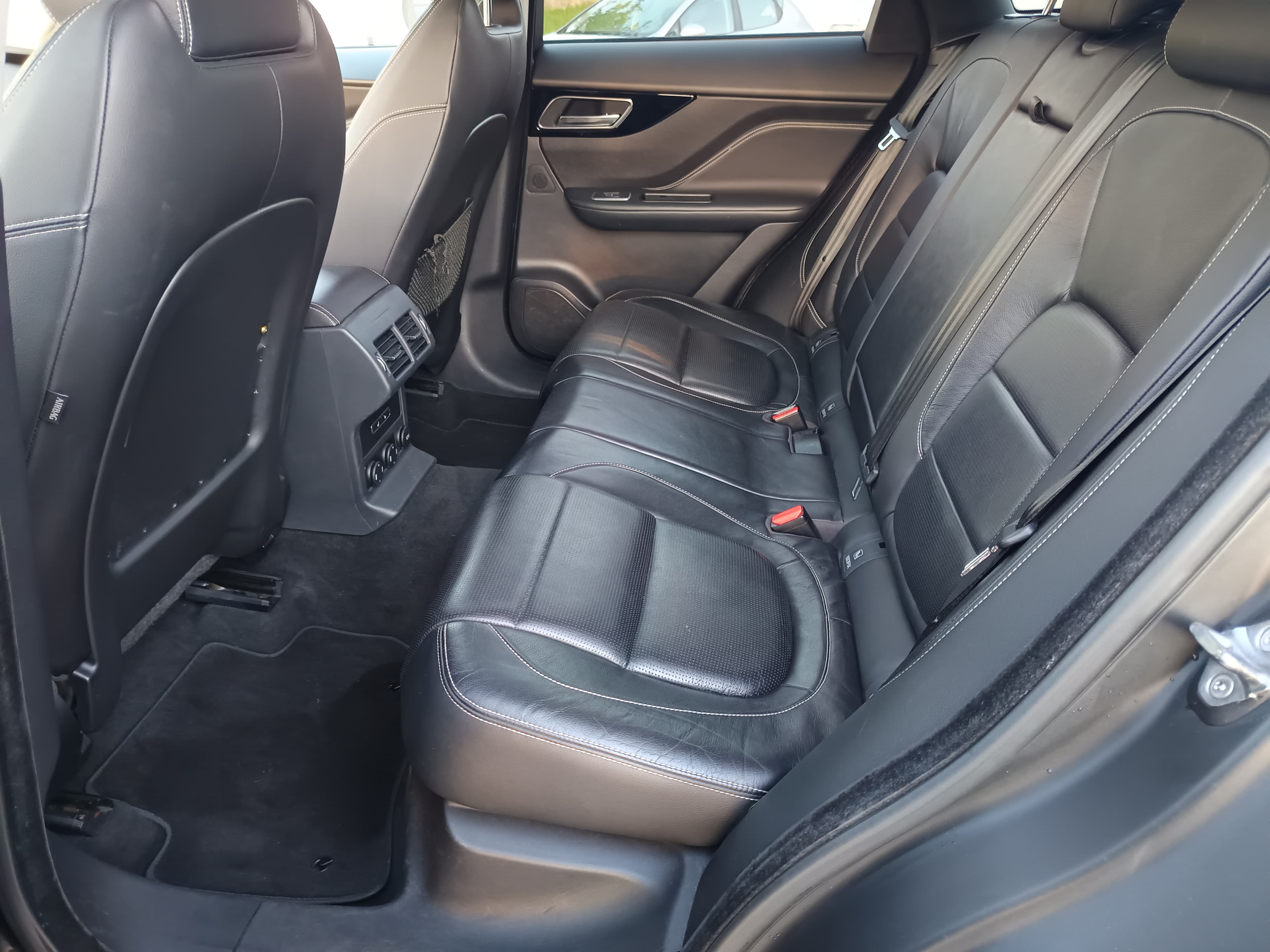 Jaguar F-Pace · Ano 2016 — imagen 31