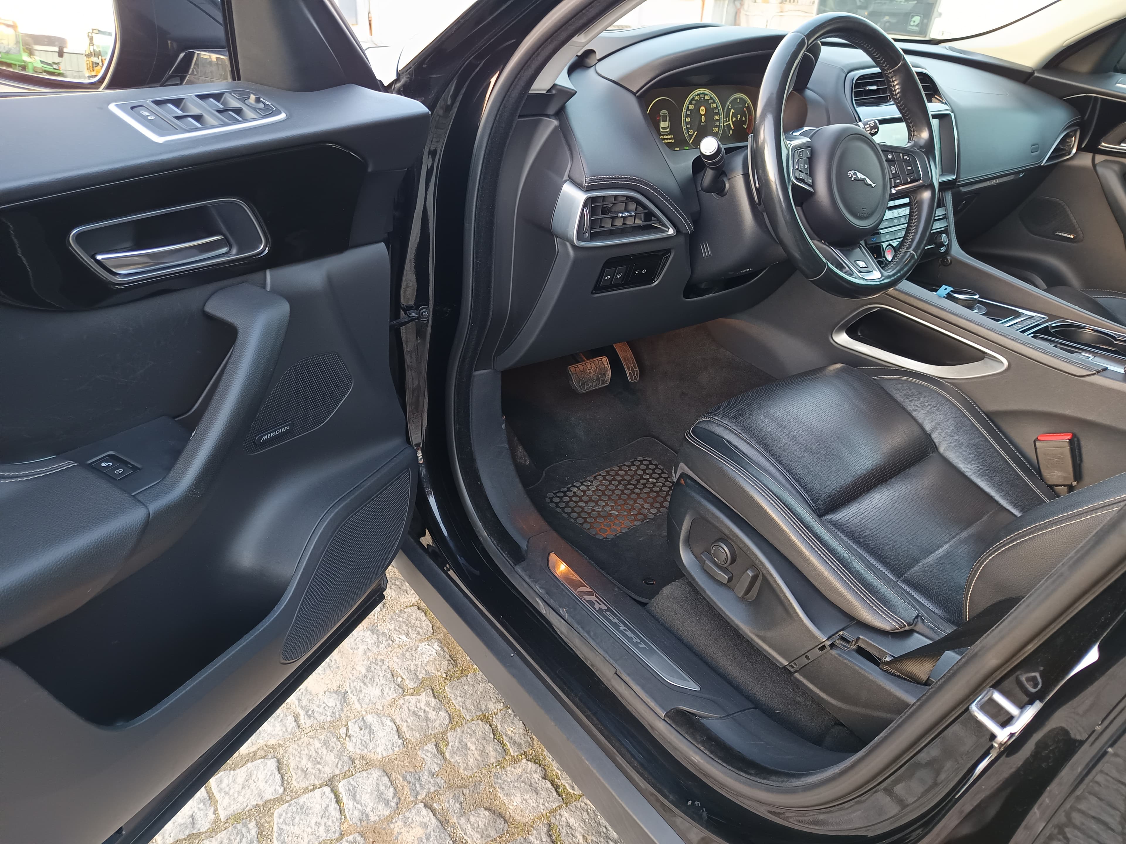 Jaguar F-Pace · Ano 2016 — imagen 32