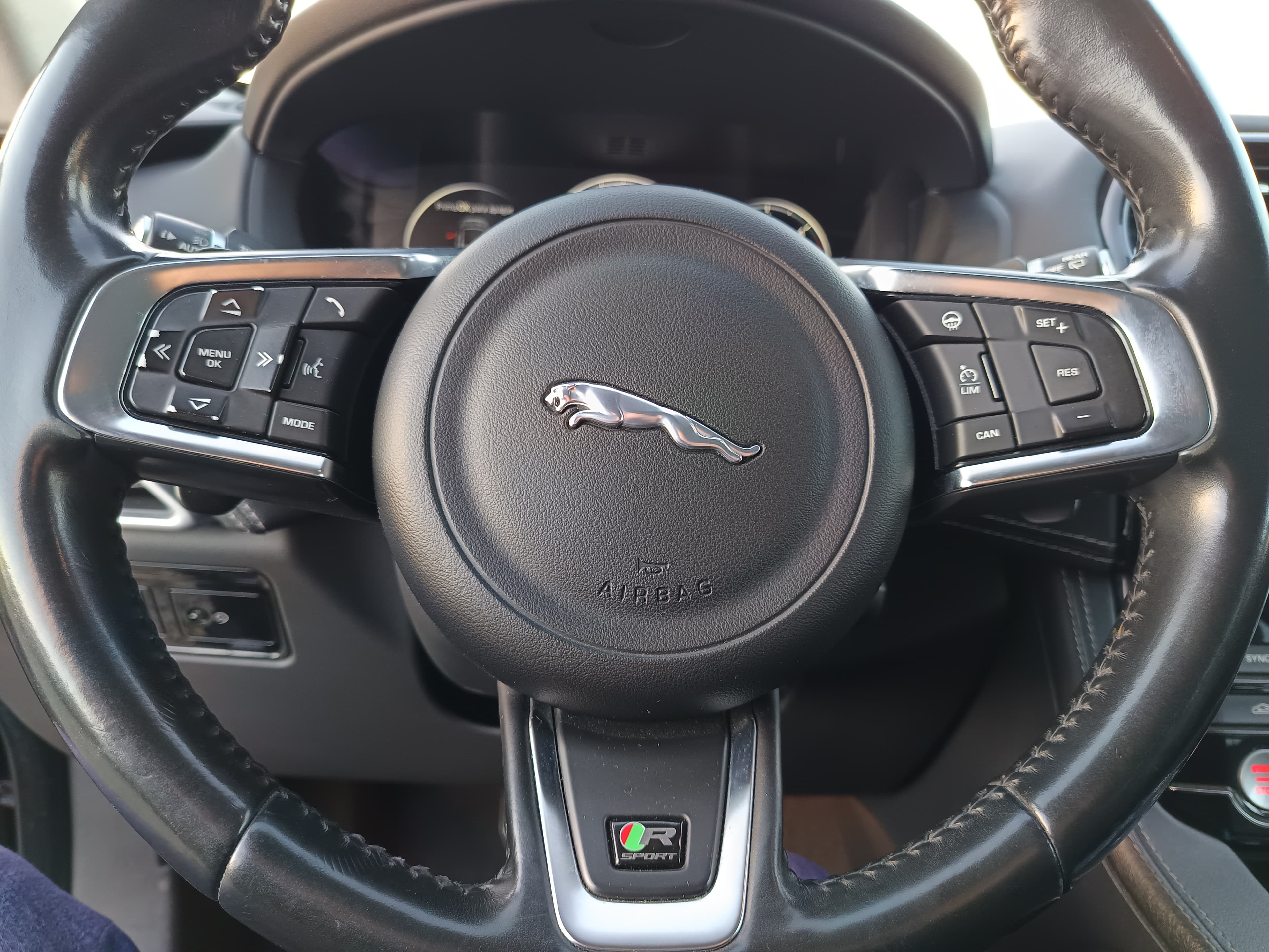 Jaguar F-Pace · Ano 2016 — imagen 42