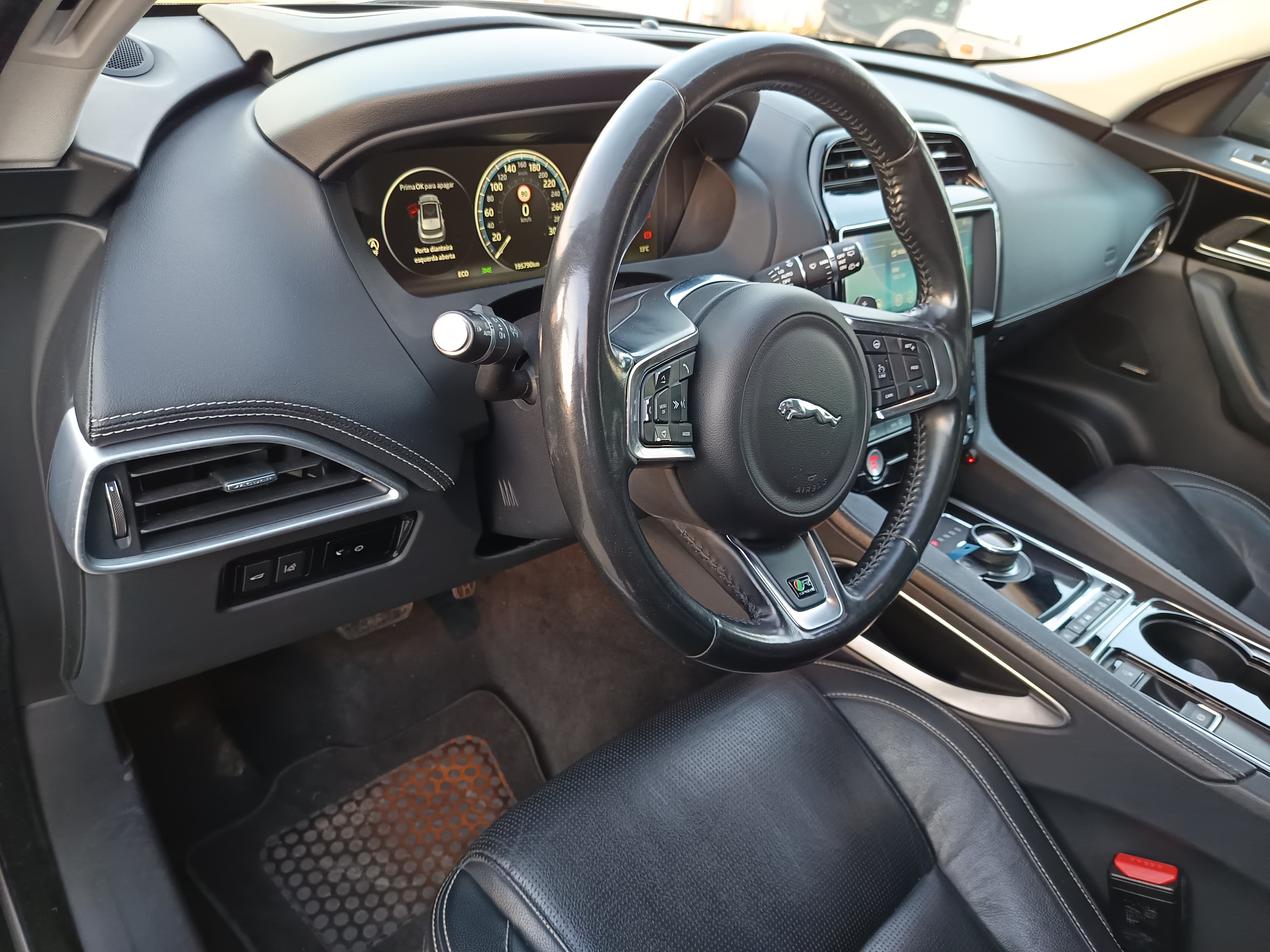 Jaguar F-Pace · Ano 2016 — imagen 37