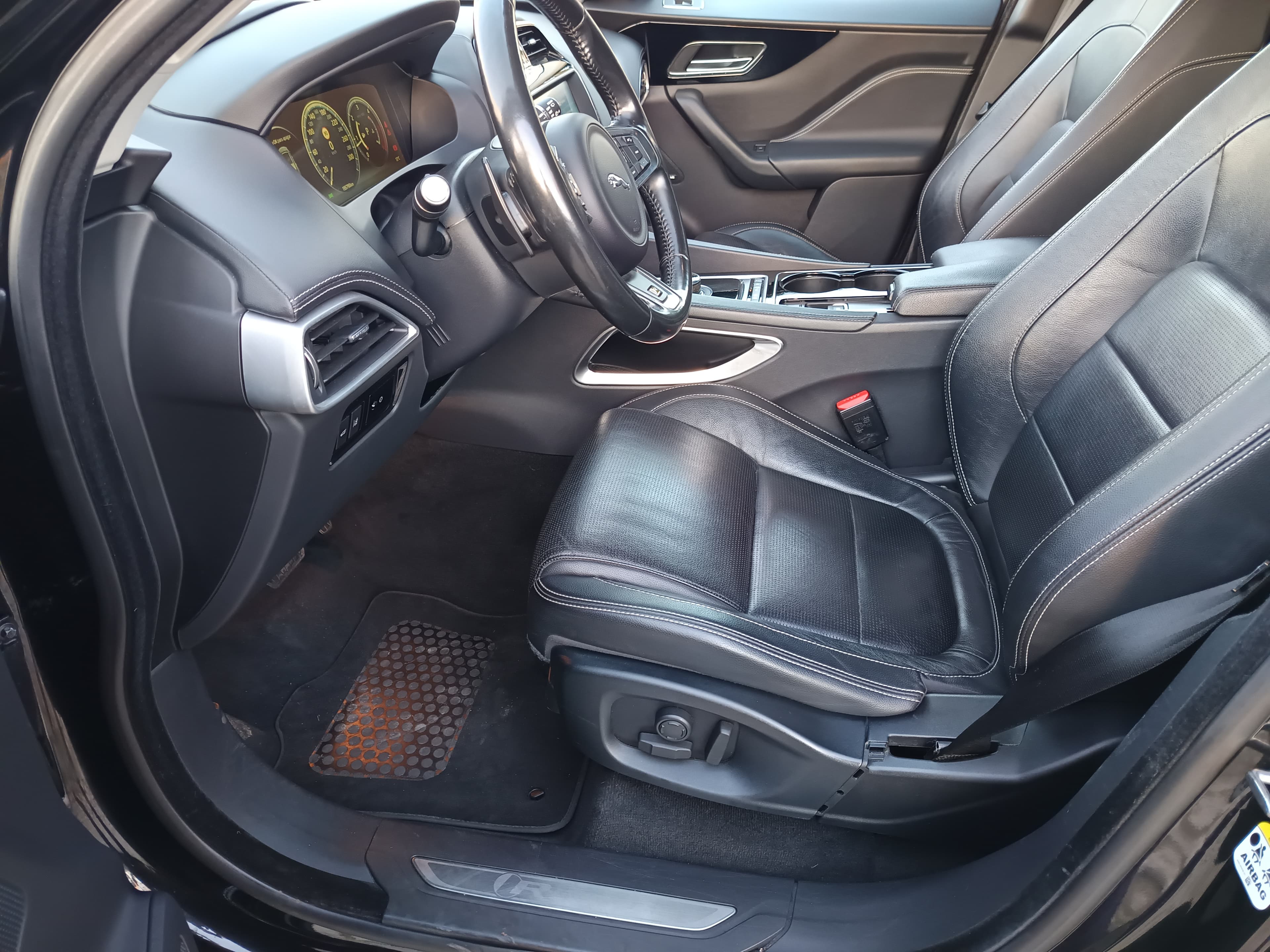 Jaguar F-Pace · Ano 2016 — imagen 34