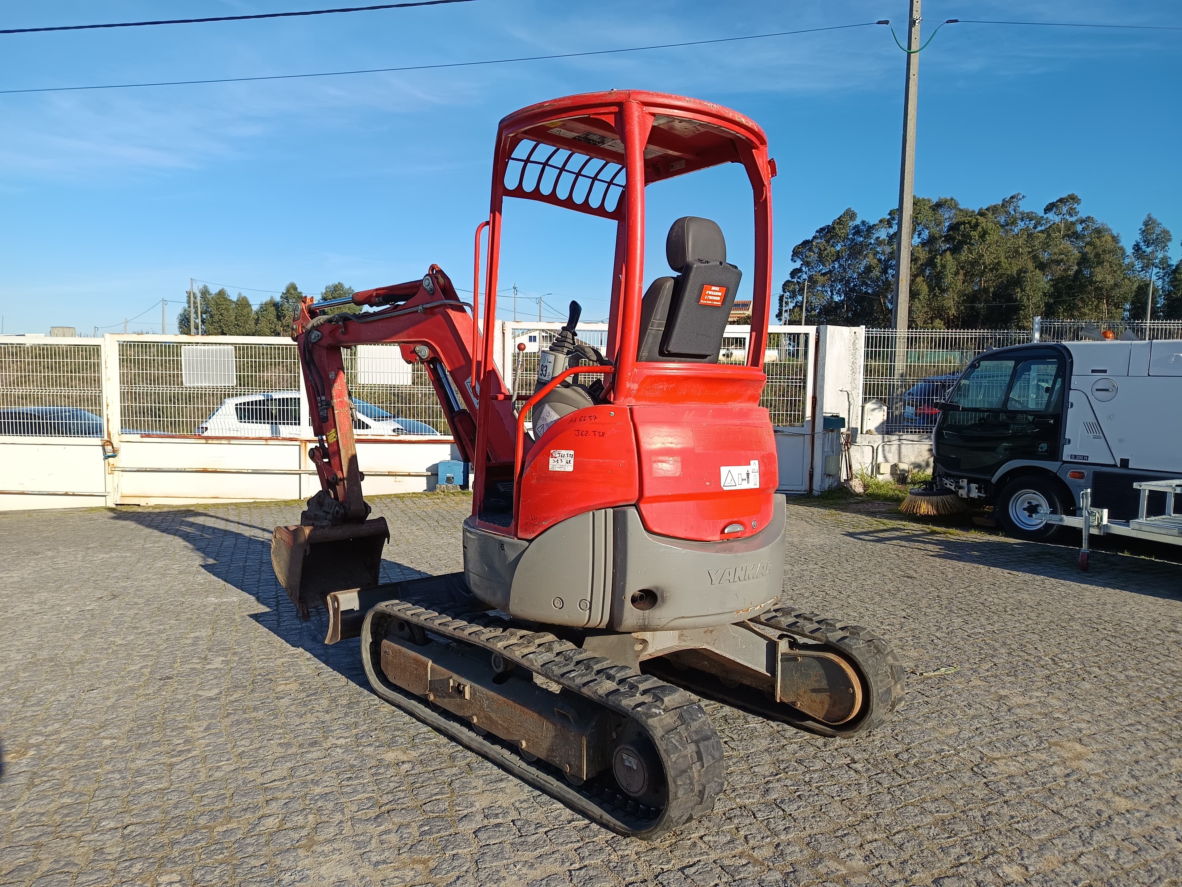 Giratória Yanmar VIO25-4 · Ano 2013 — imagen 4