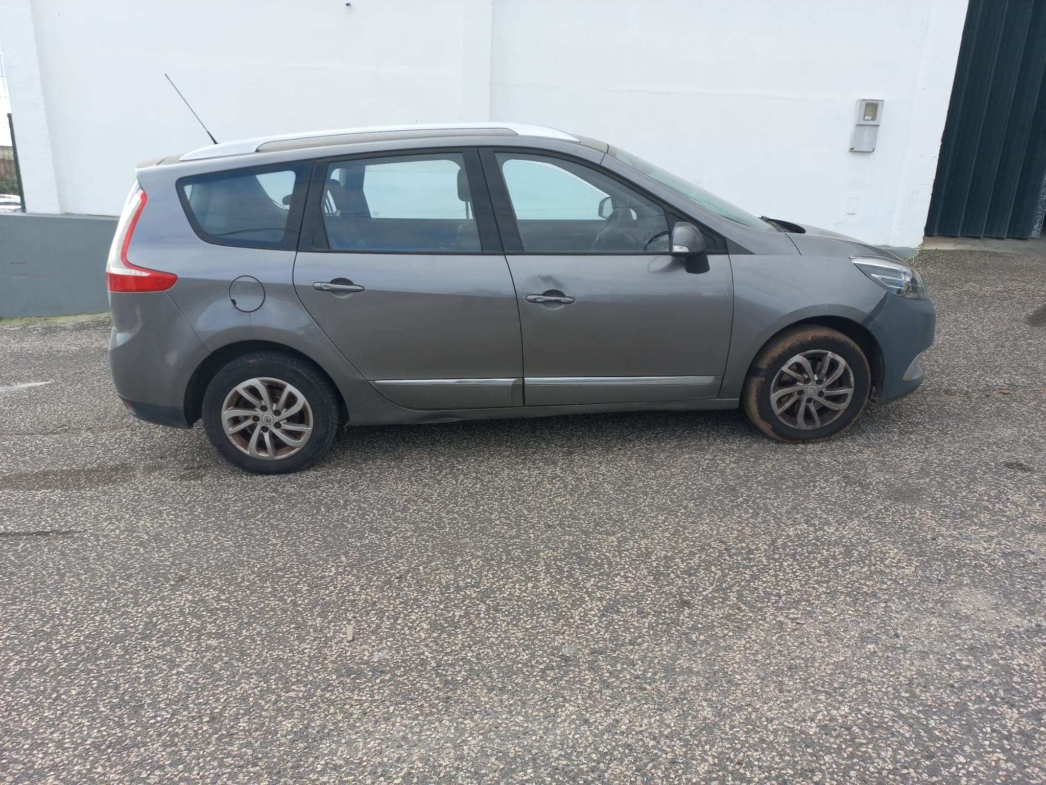 Renault Grand Scénic · Ano 2012 · 7 Lugares — imagen 7