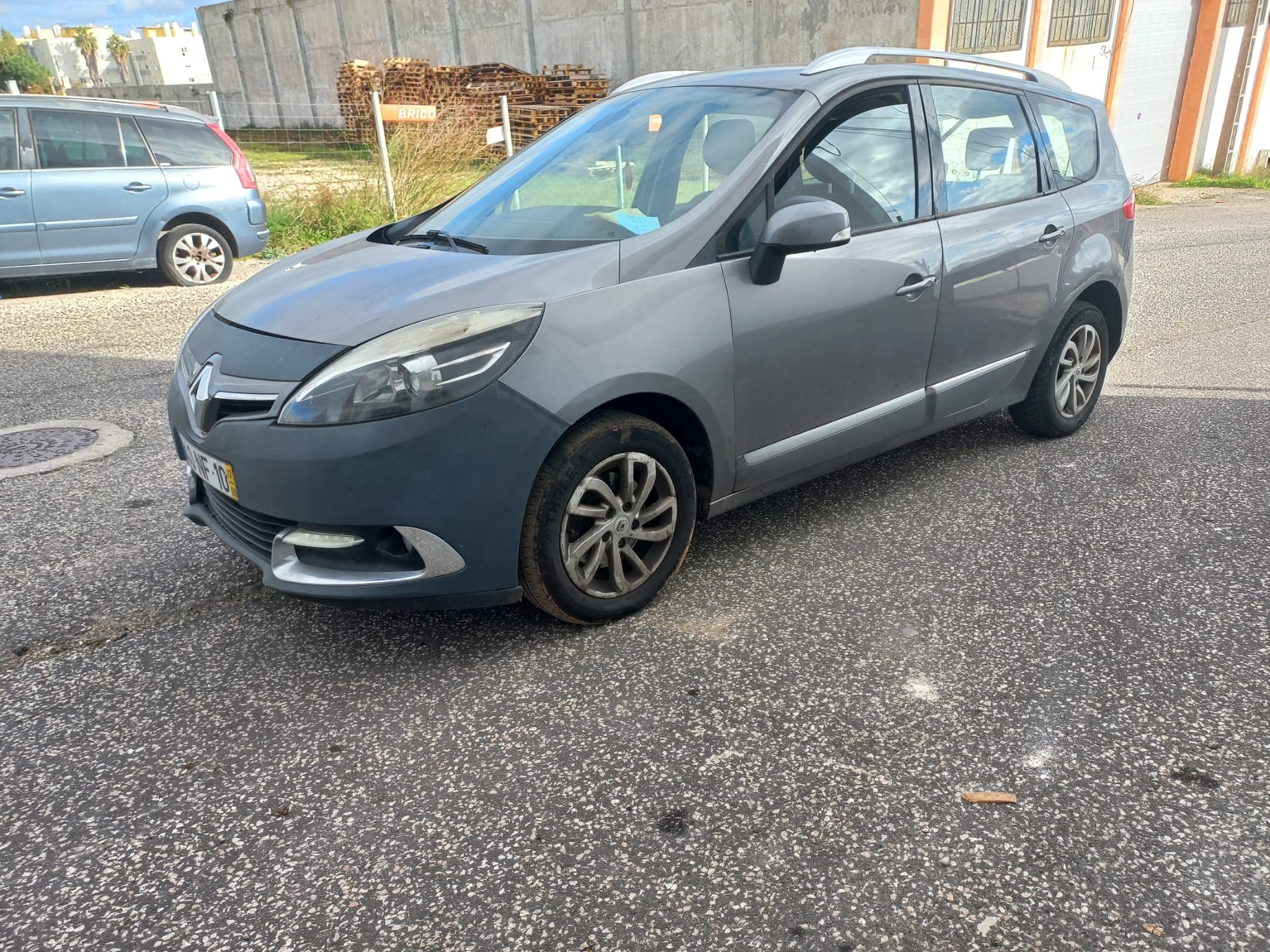 Renault Grand Scénic · Ano 2012 · 7 Lugares — imagen 1