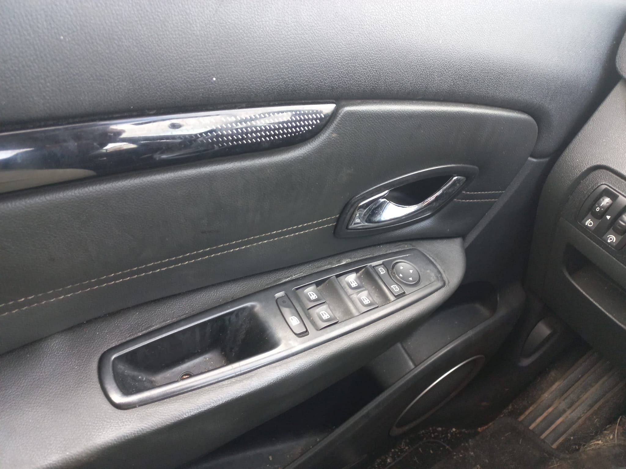 Renault Grand Scénic · Ano 2012 · 7 Lugares — imagen 16