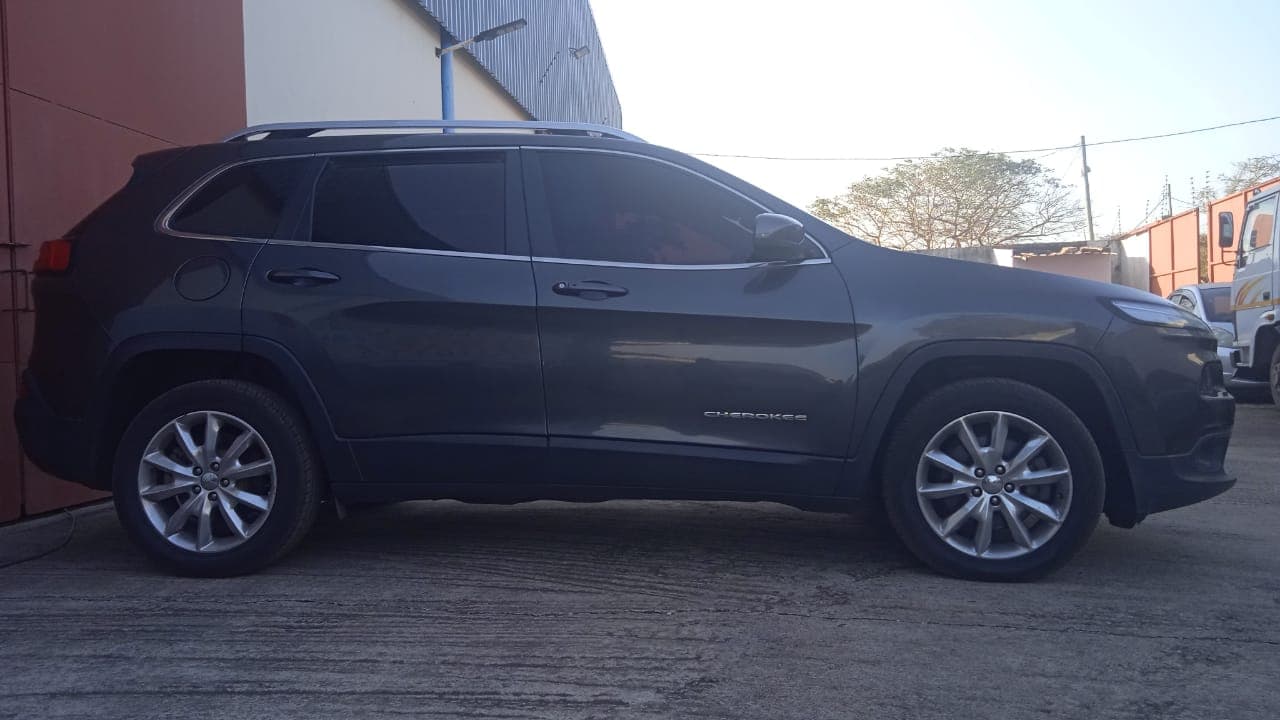 Jeep Cherokee Limited 3.2 — image 5