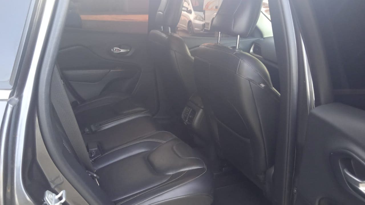 Jeep Cherokee Limited 3.2 — image 14