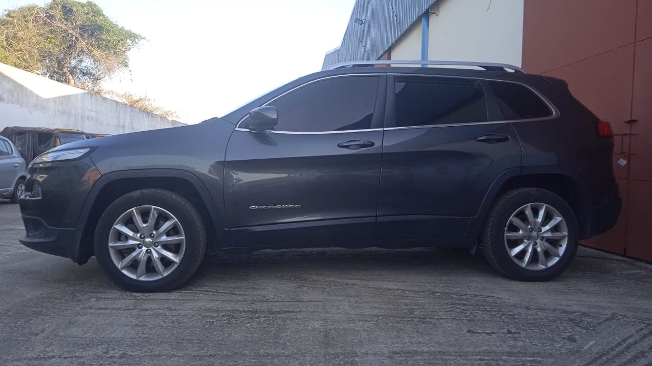 Jeep Cherokee Limited 3.2 — image 3