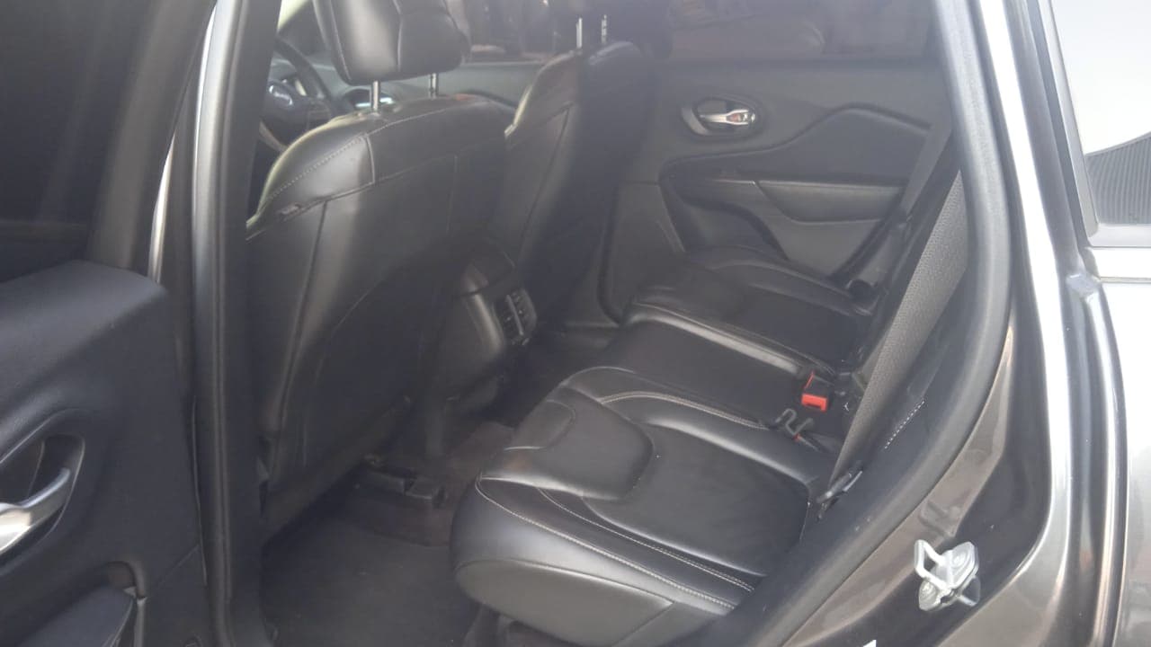 Jeep Cherokee Limited 3.2 — image 13