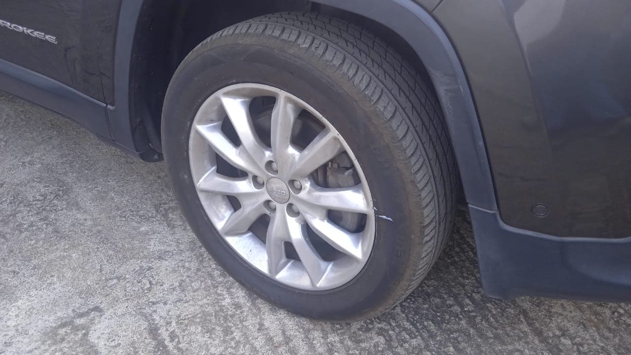 Jeep Cherokee Limited 3.2 — image 9