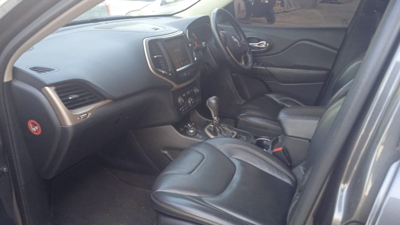 Jeep Cherokee Limited 3.2 — image 12