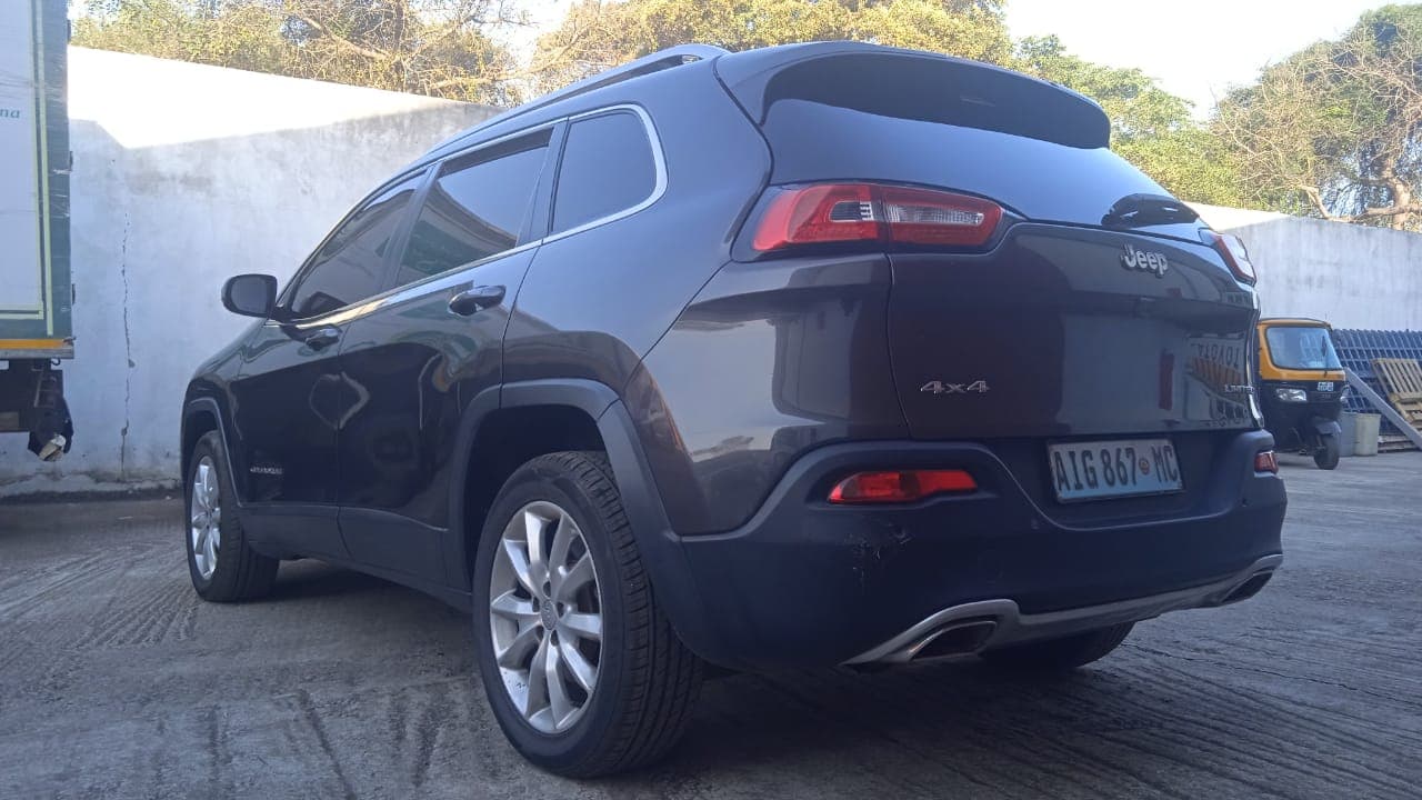 Jeep Cherokee Limited 3.2 — image 7