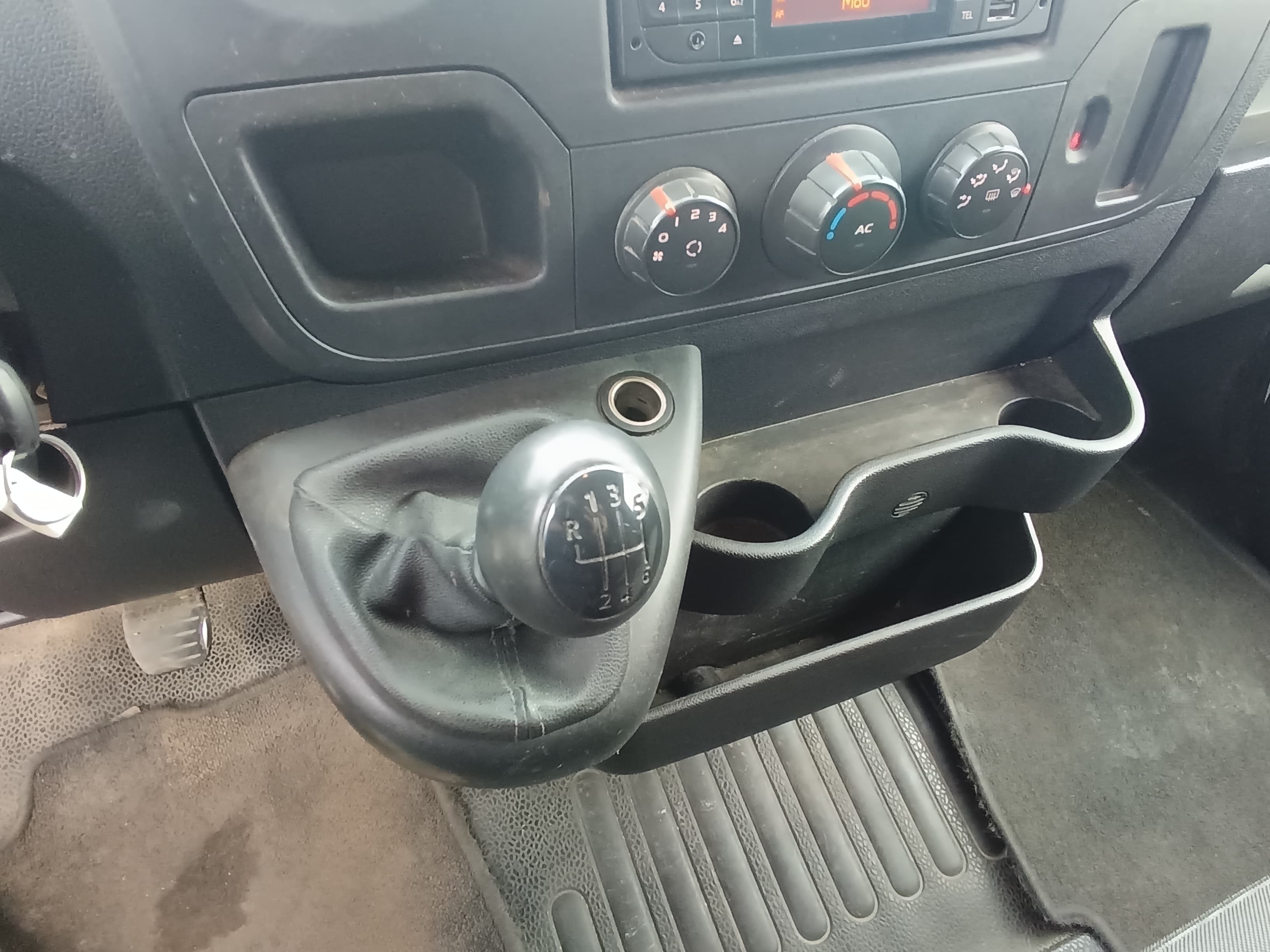Renault Master · Ano 2015 — imagen 33
