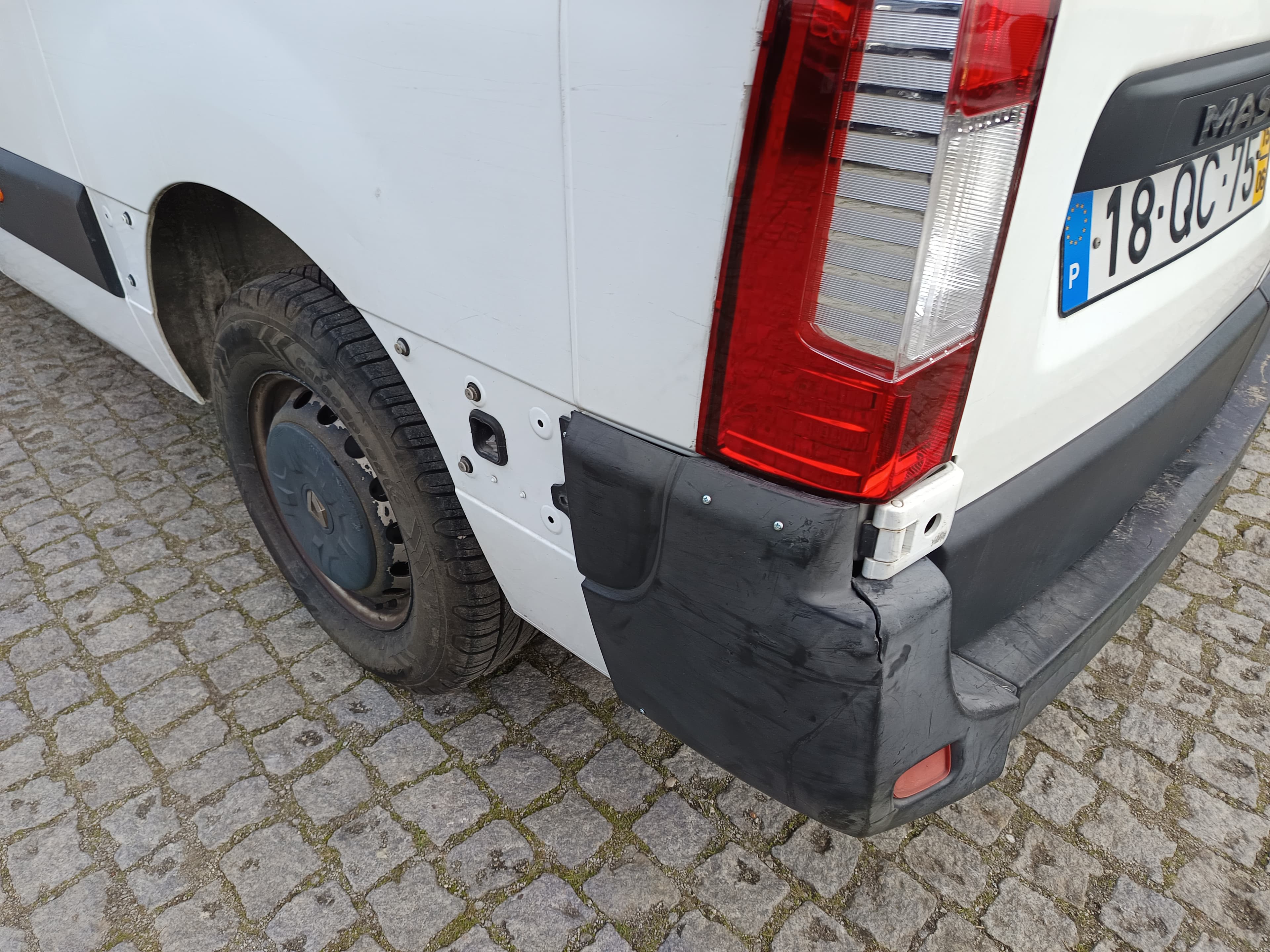 Renault Master · Ano 2015 — imagen 10