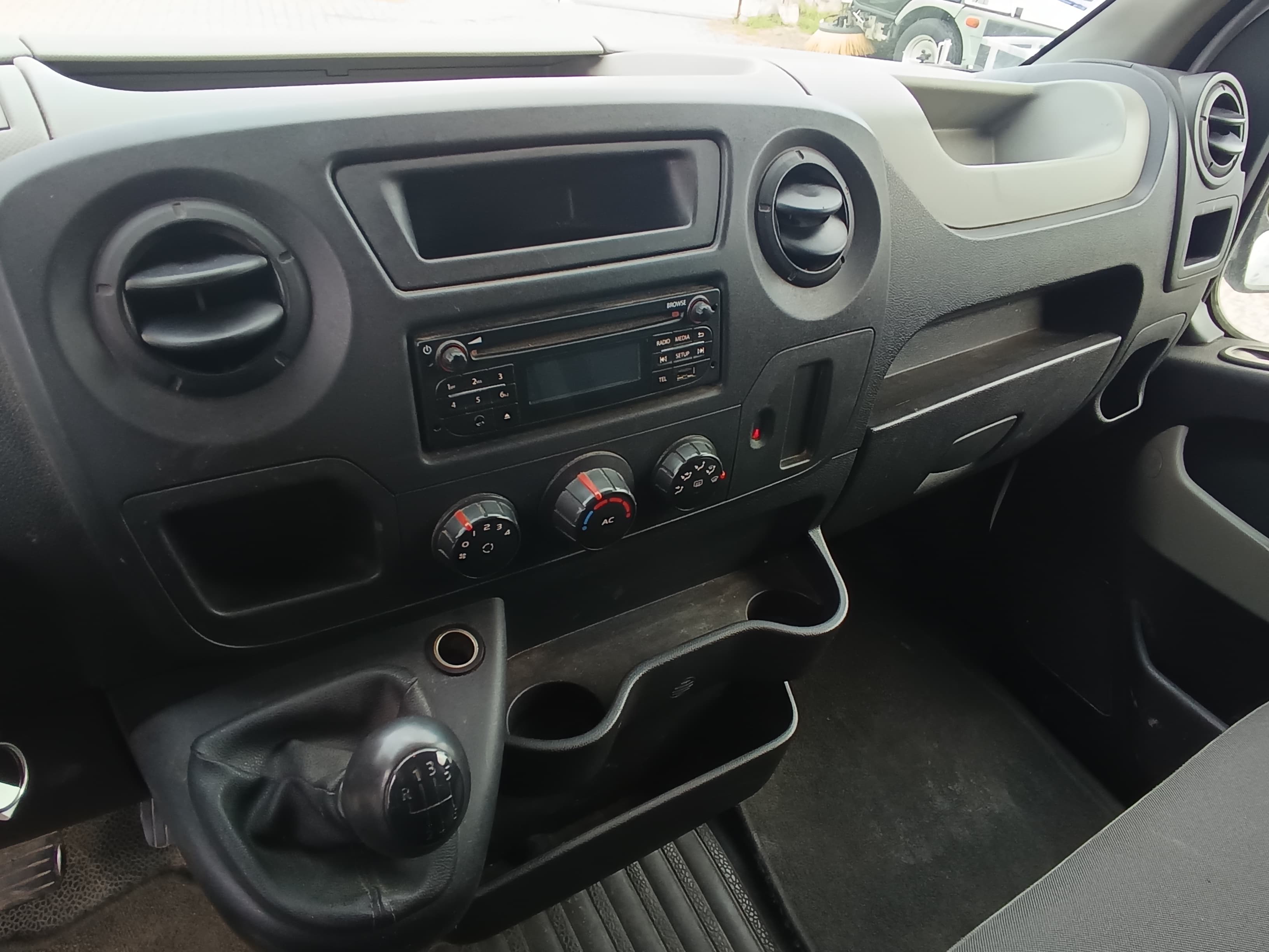 Renault Master · Ano 2015 — imagen 31