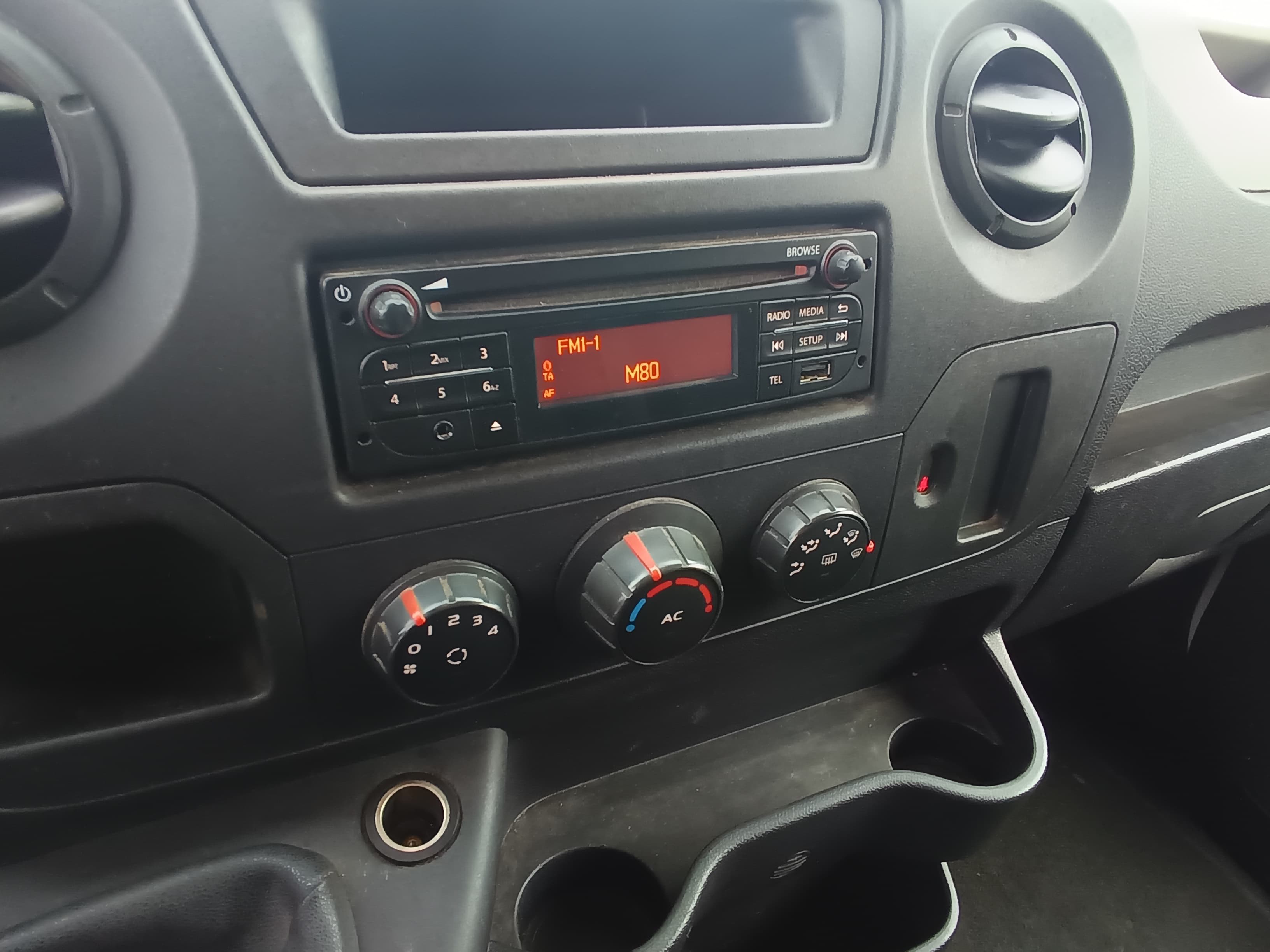 Renault Master · Ano 2015 — imagen 32