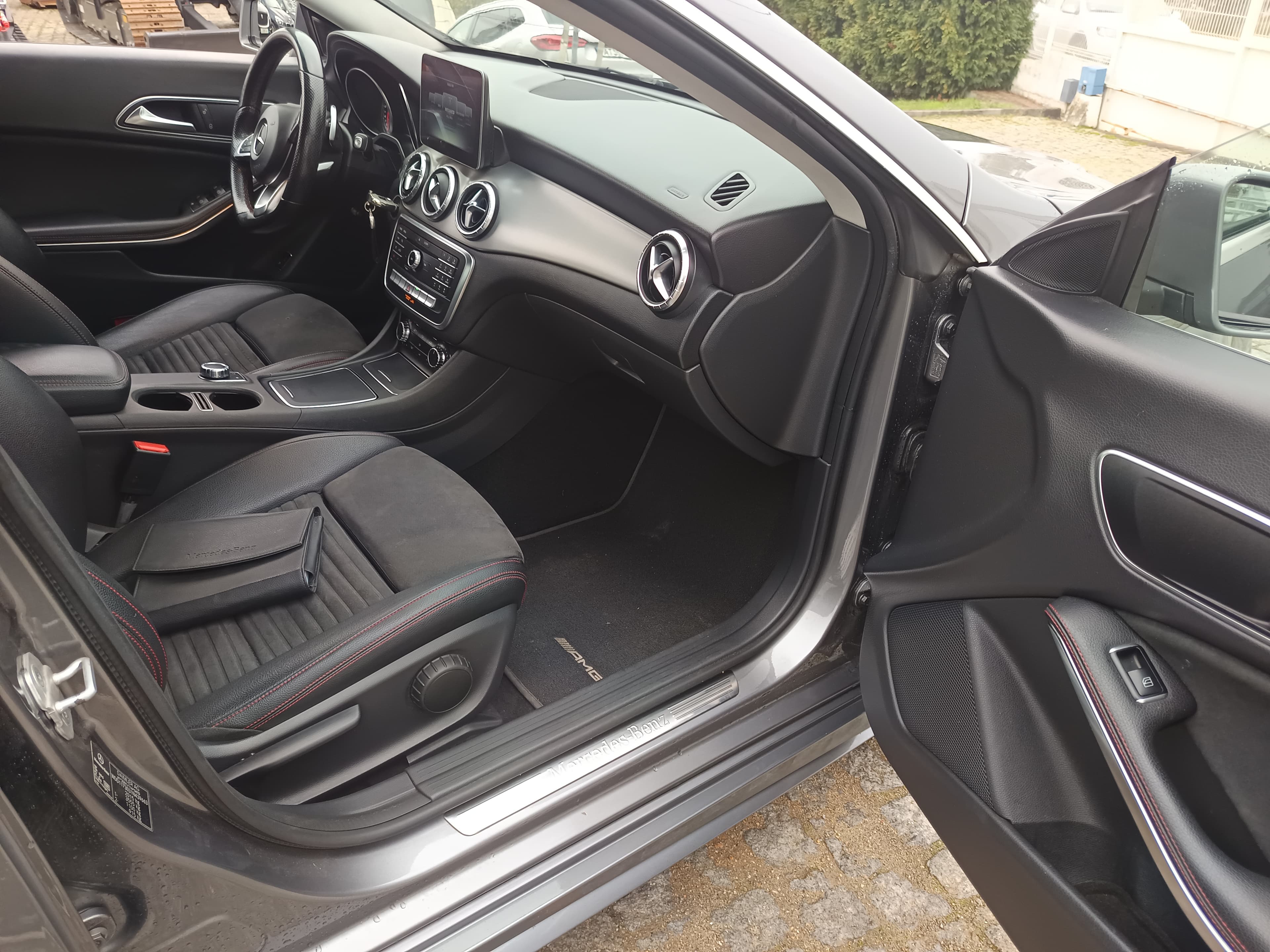 Mercedes-Benz 220 CDI · Ano 2016 — image 24