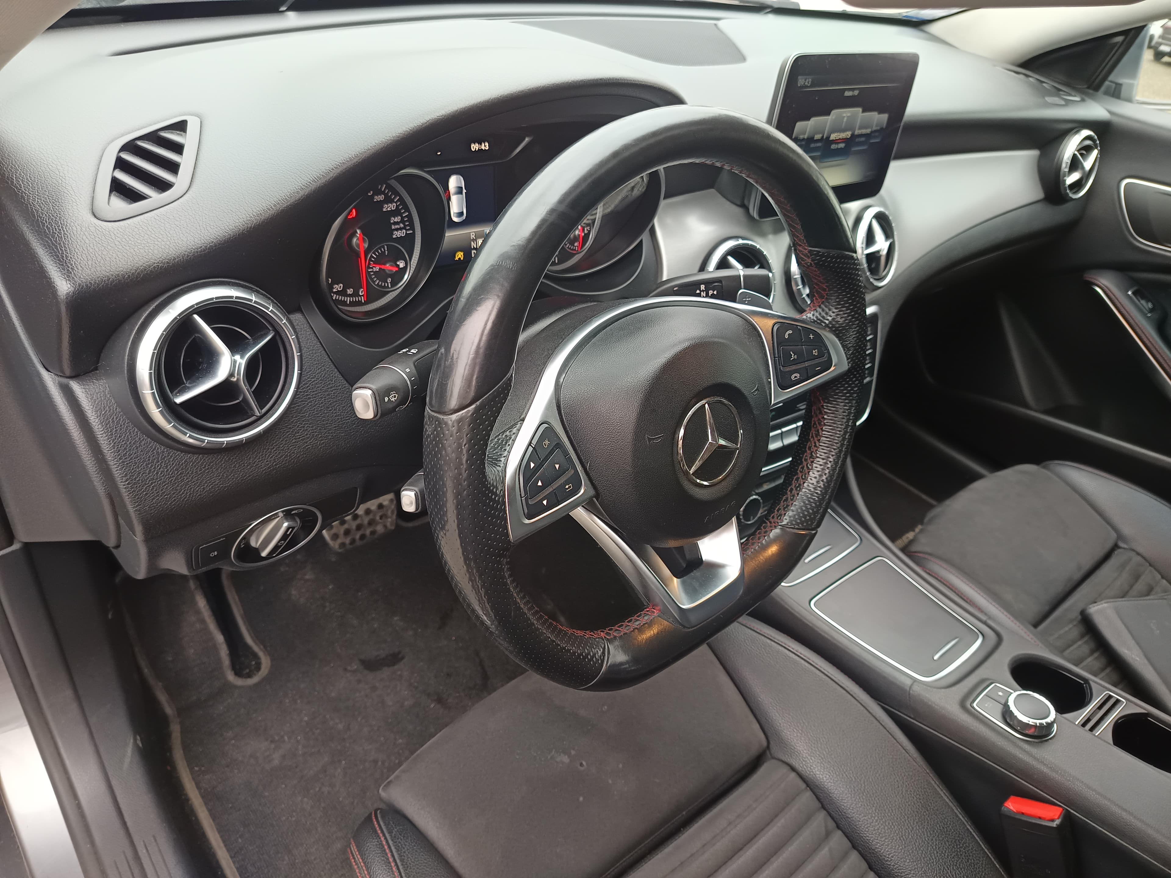 Mercedes-Benz 220 CDI · Ano 2016 — image 35
