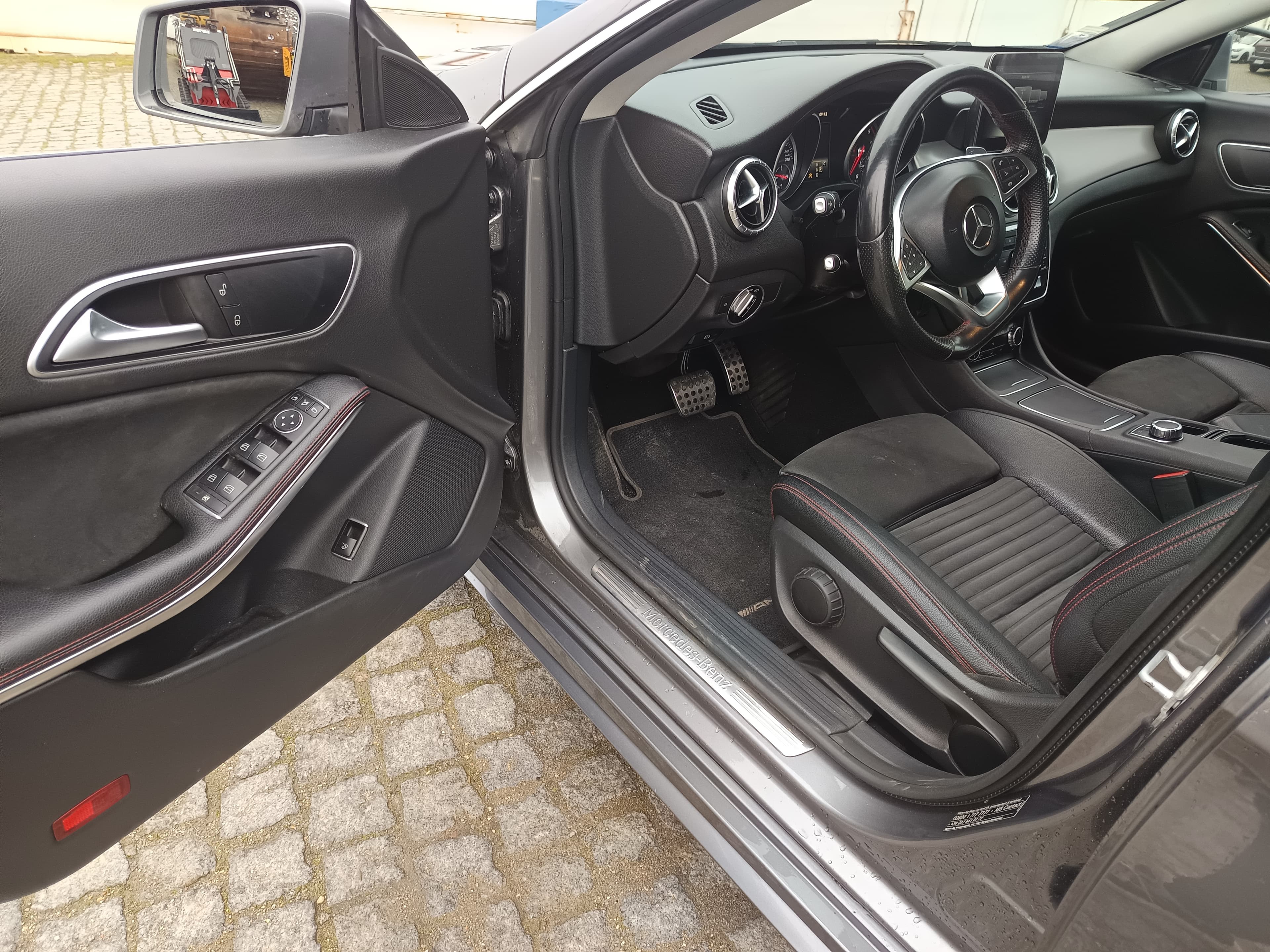 Mercedes-Benz 220 CDI · Ano 2016 — image 31