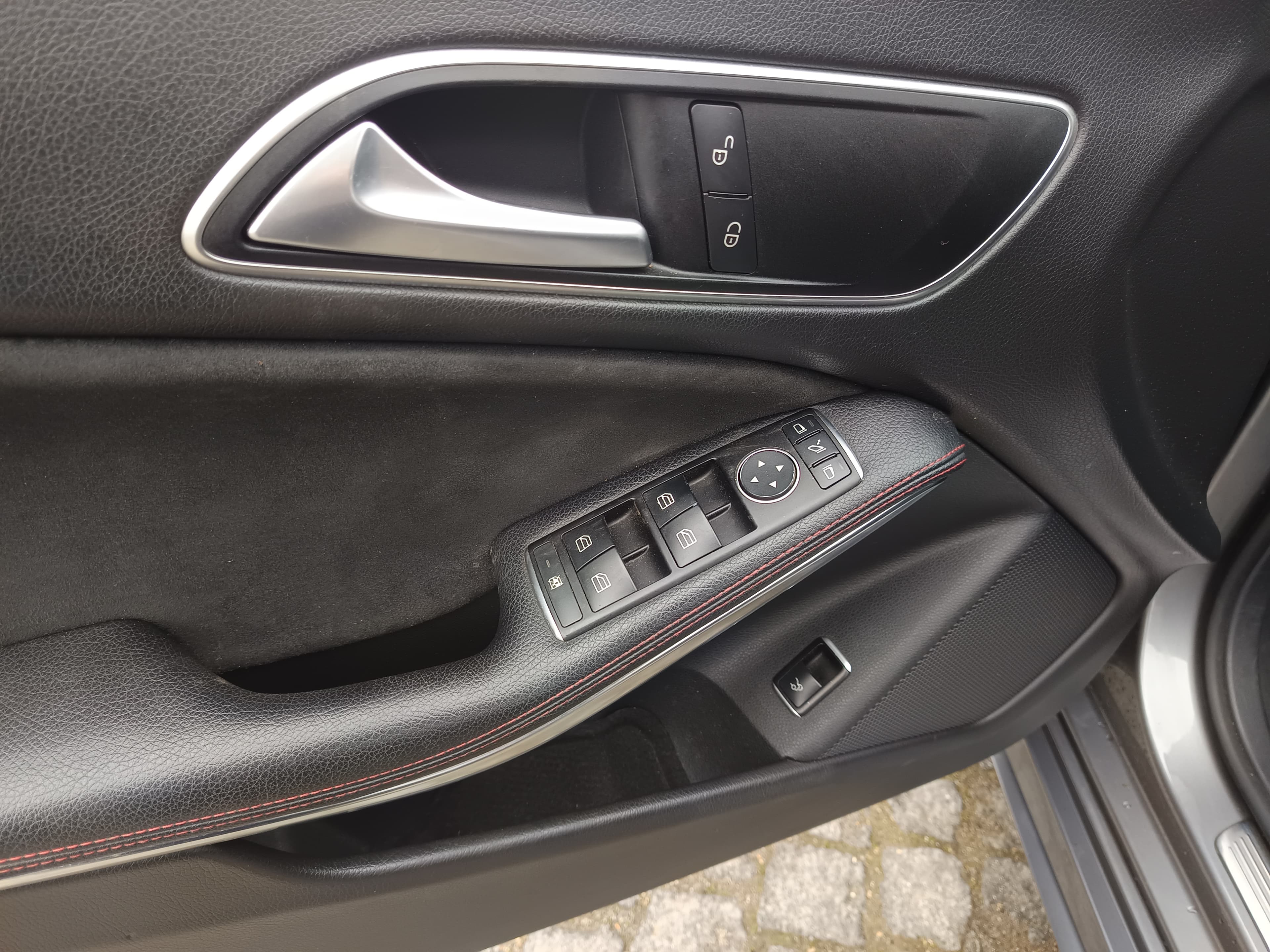 Mercedes-Benz 220 CDI · Ano 2016 — image 32