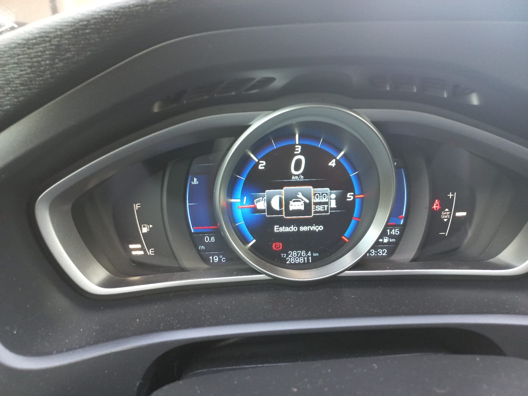 Volvo V40 · Ano 2013 — image 17