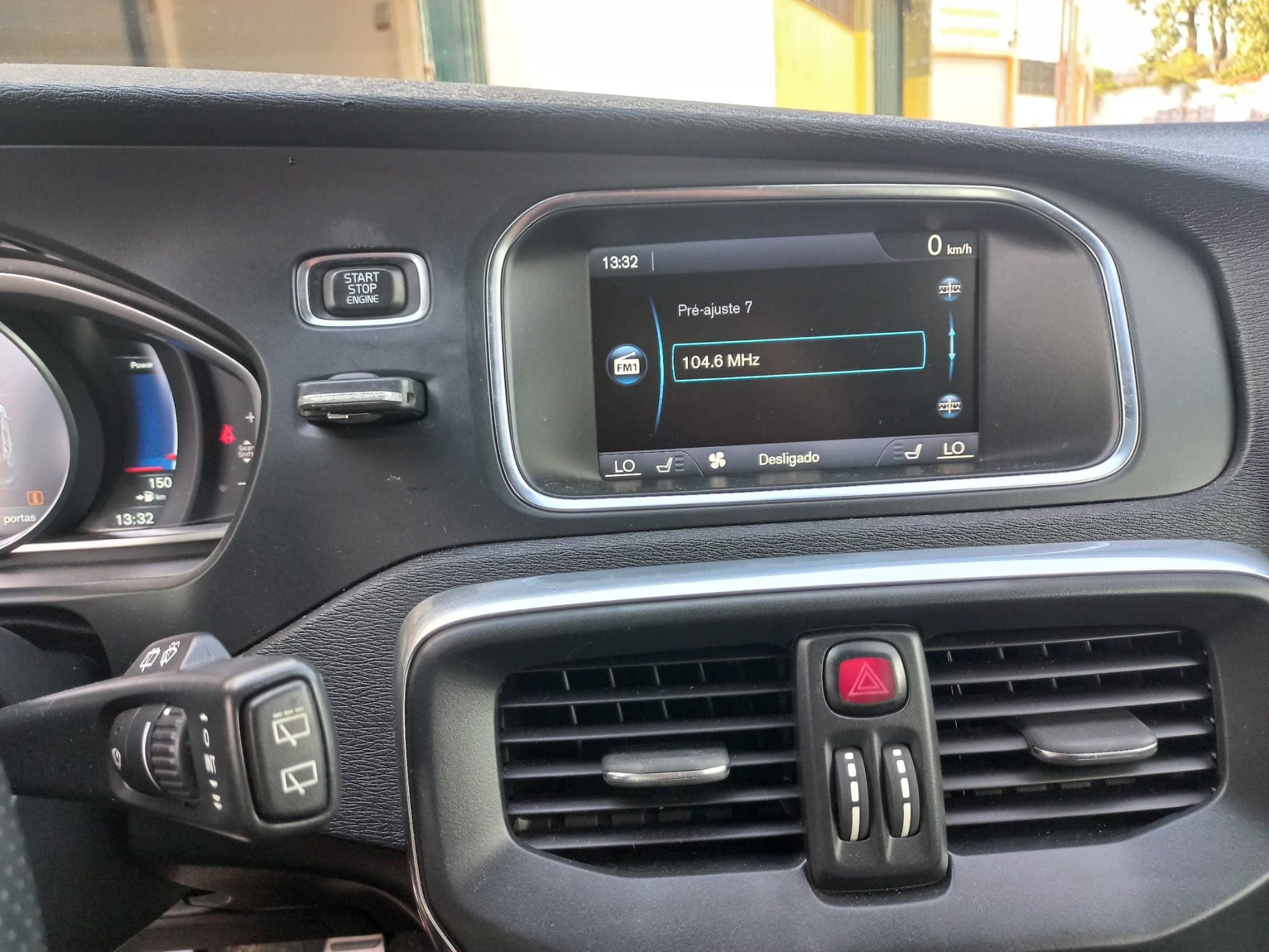 Volvo V40 · Ano 2013 — image 15