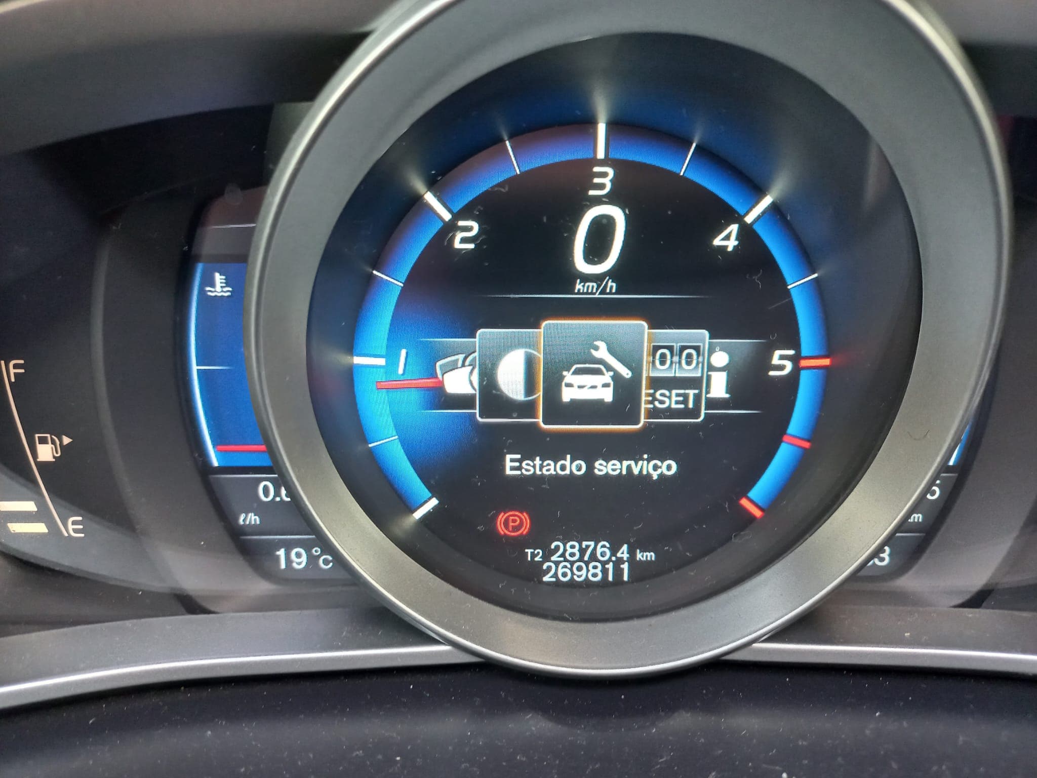 Volvo V40 · Ano 2013 — image 18