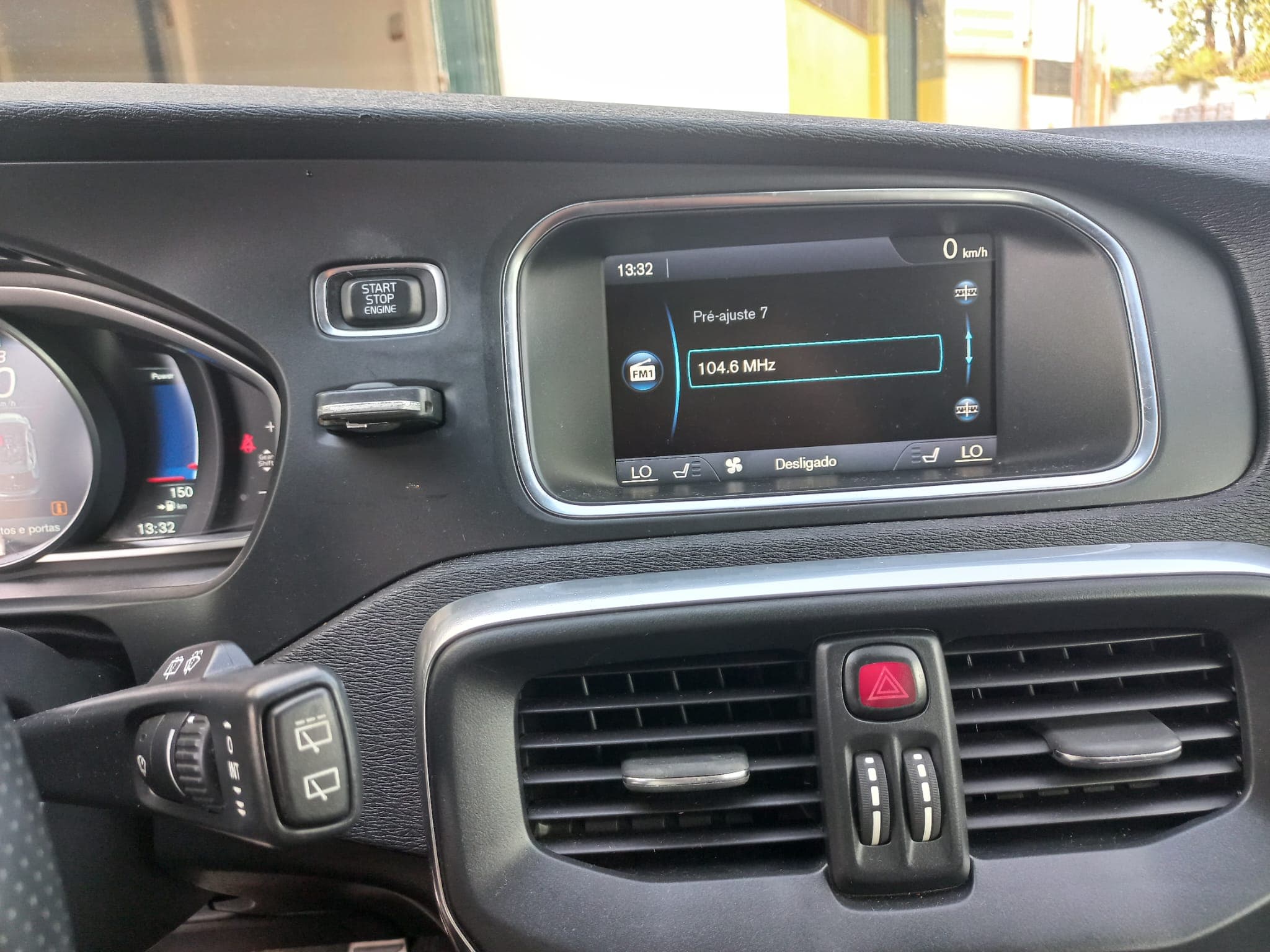 Volvo V40 · Ano 2013 — image 14
