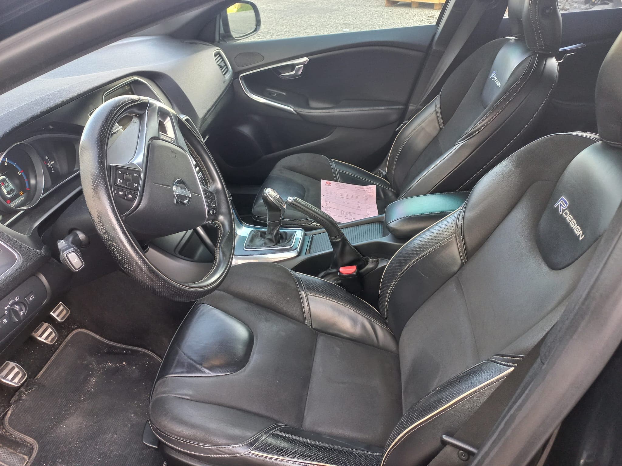 Volvo V40 · Ano 2013 — image 19