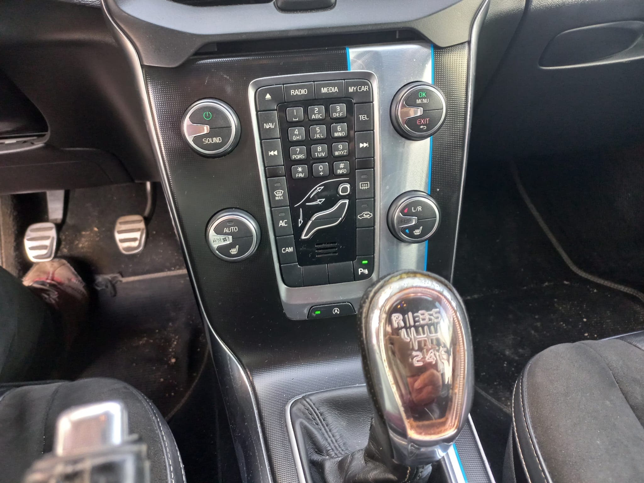 Volvo V40 · Ano 2013 — image 16