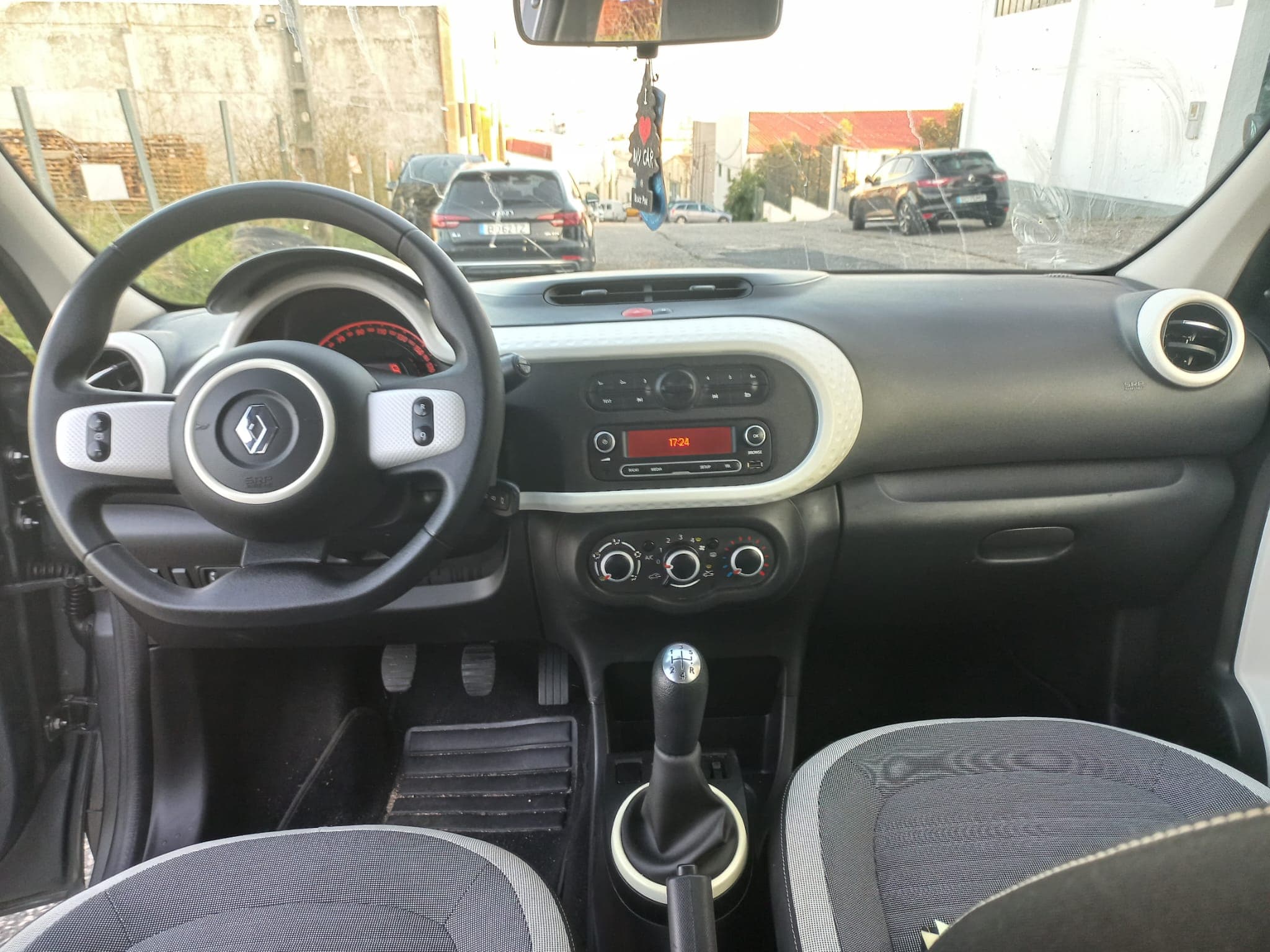 Renault Twingo · Ano 2018 — imagen 17