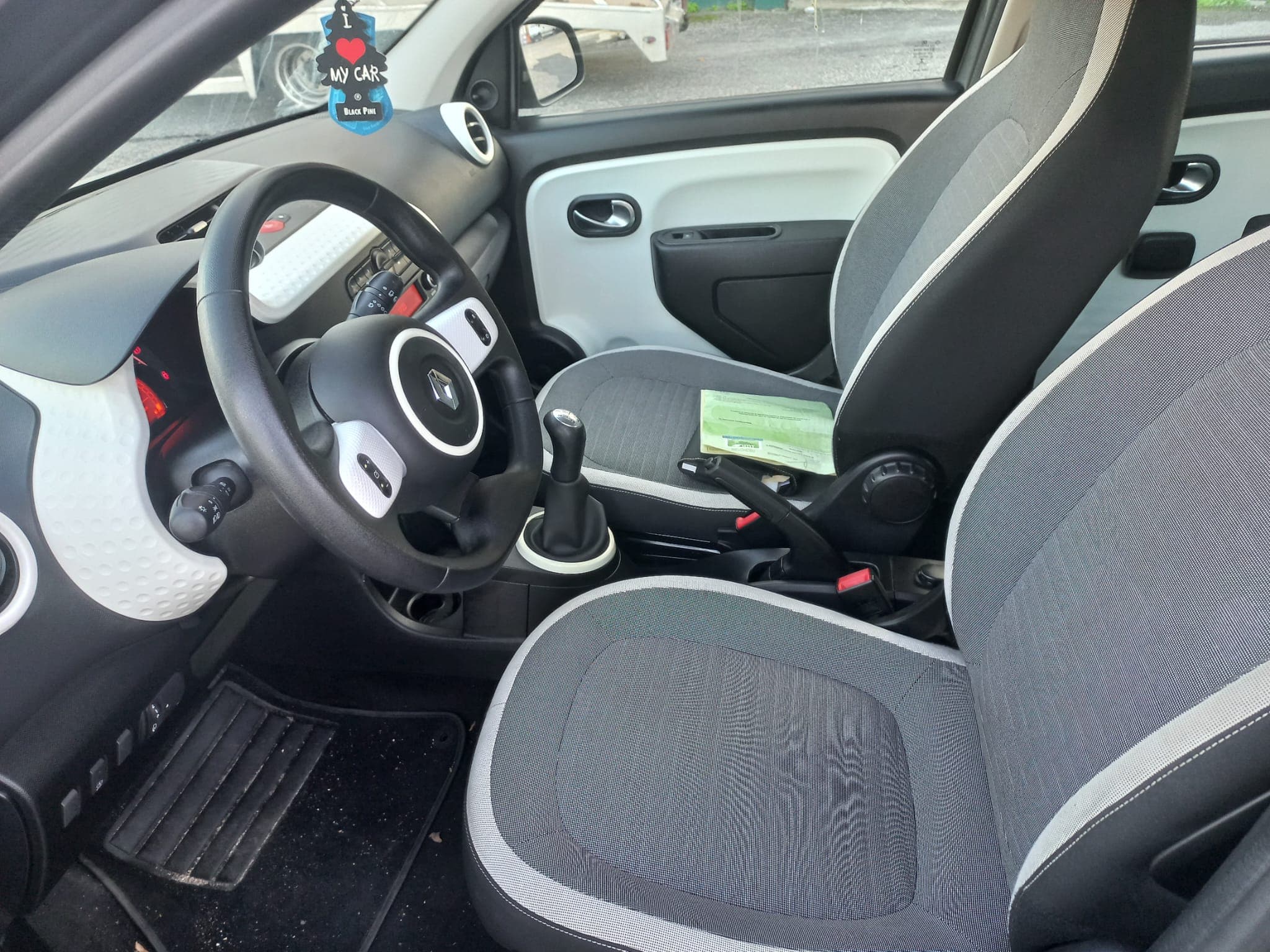 Renault Twingo · Ano 2018 — imagen 16