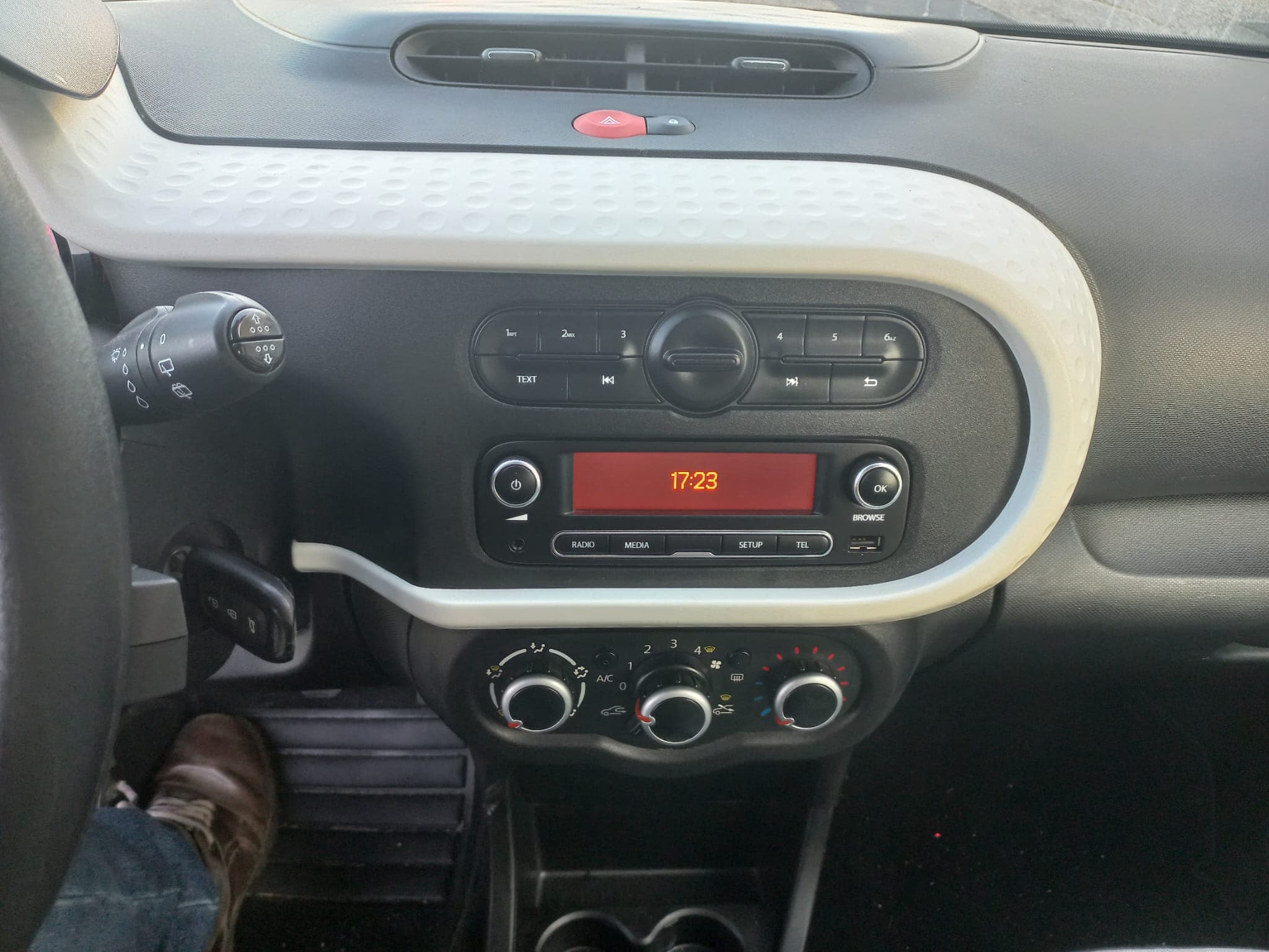 Renault Twingo · Ano 2018 — imagen 18