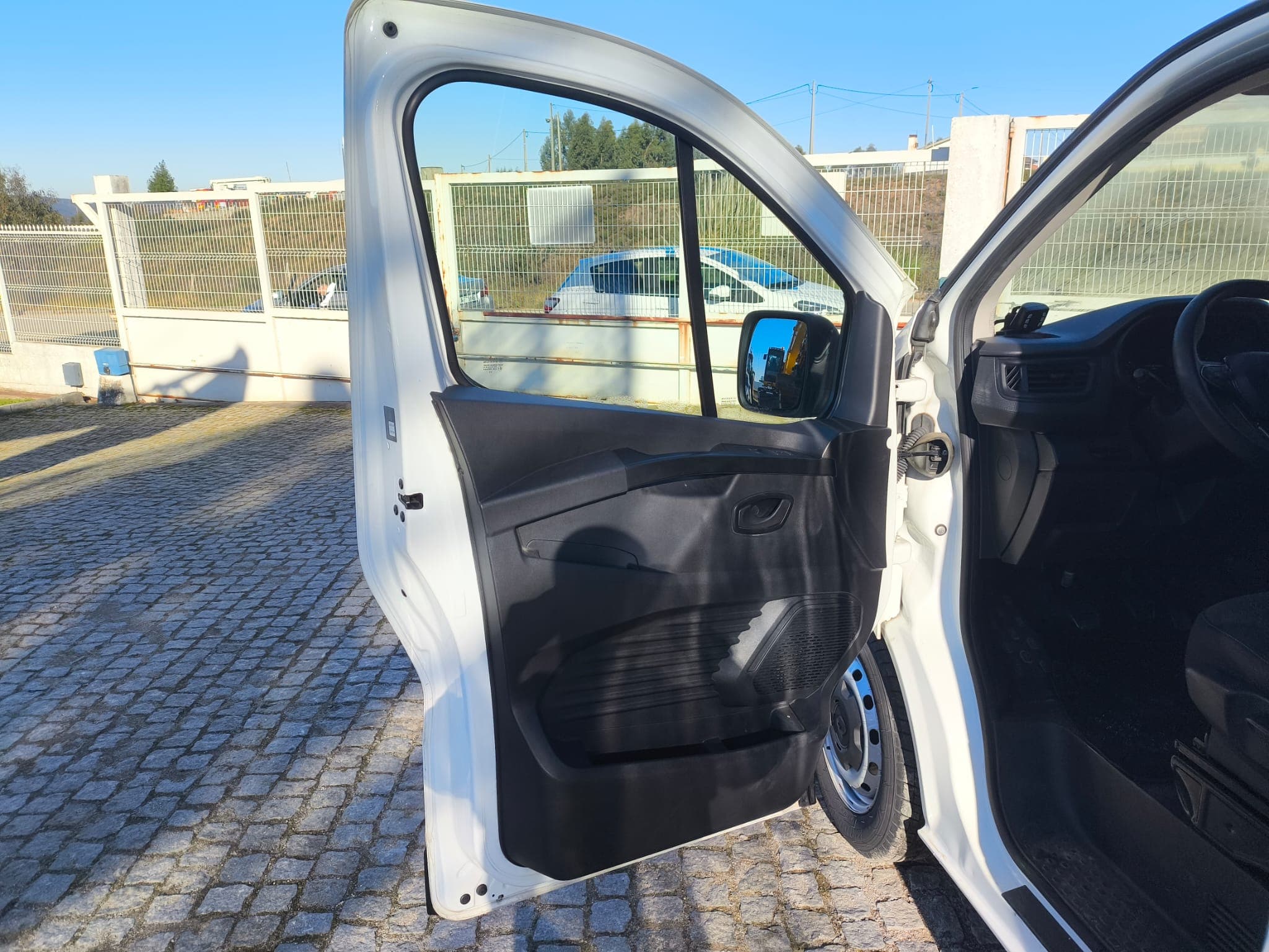 Renault Trafic 2.0 DCI · Ano 2022 — imagen 30