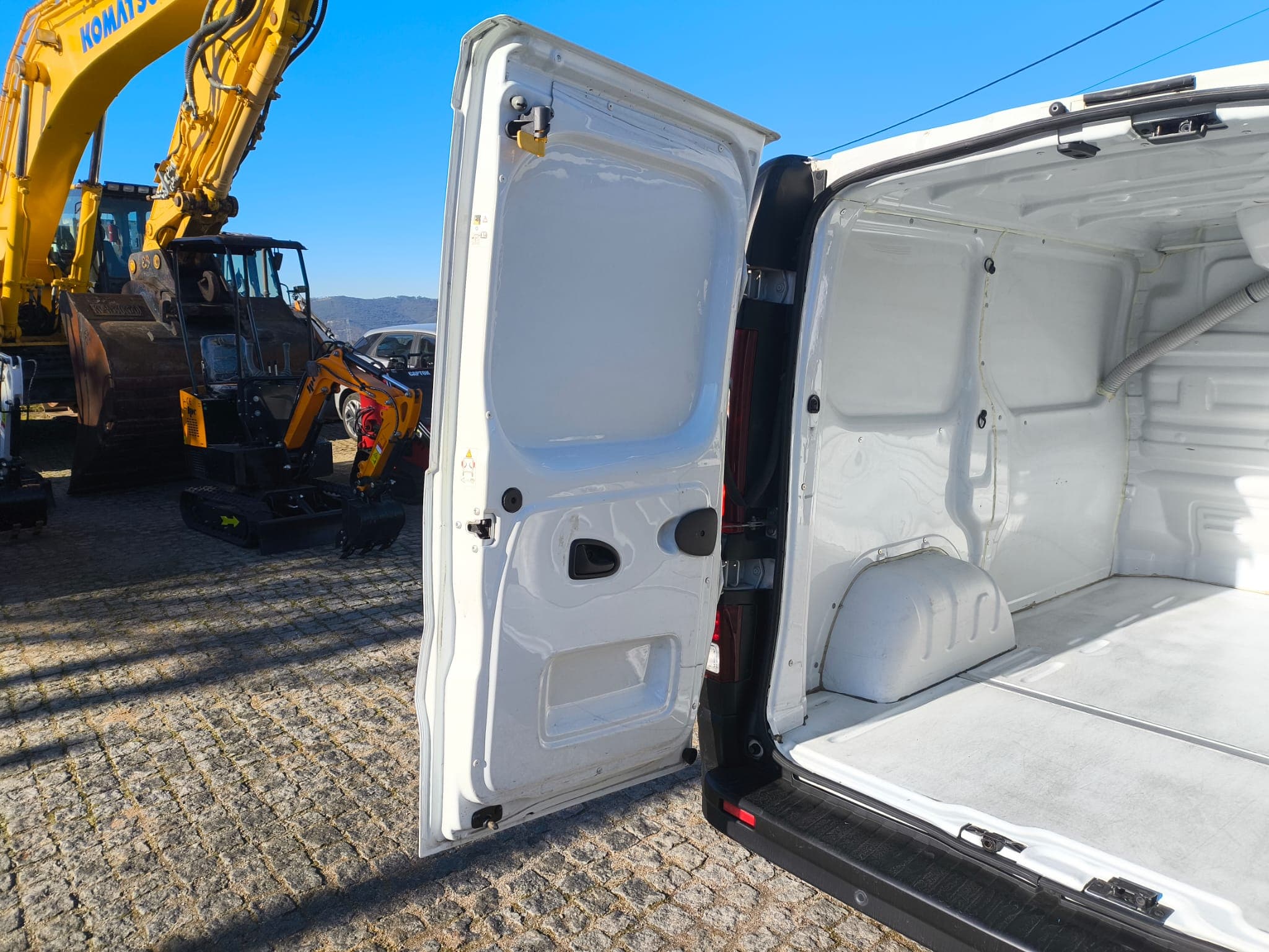 Renault Trafic 2.0 DCI · Ano 2022 — imagen 29