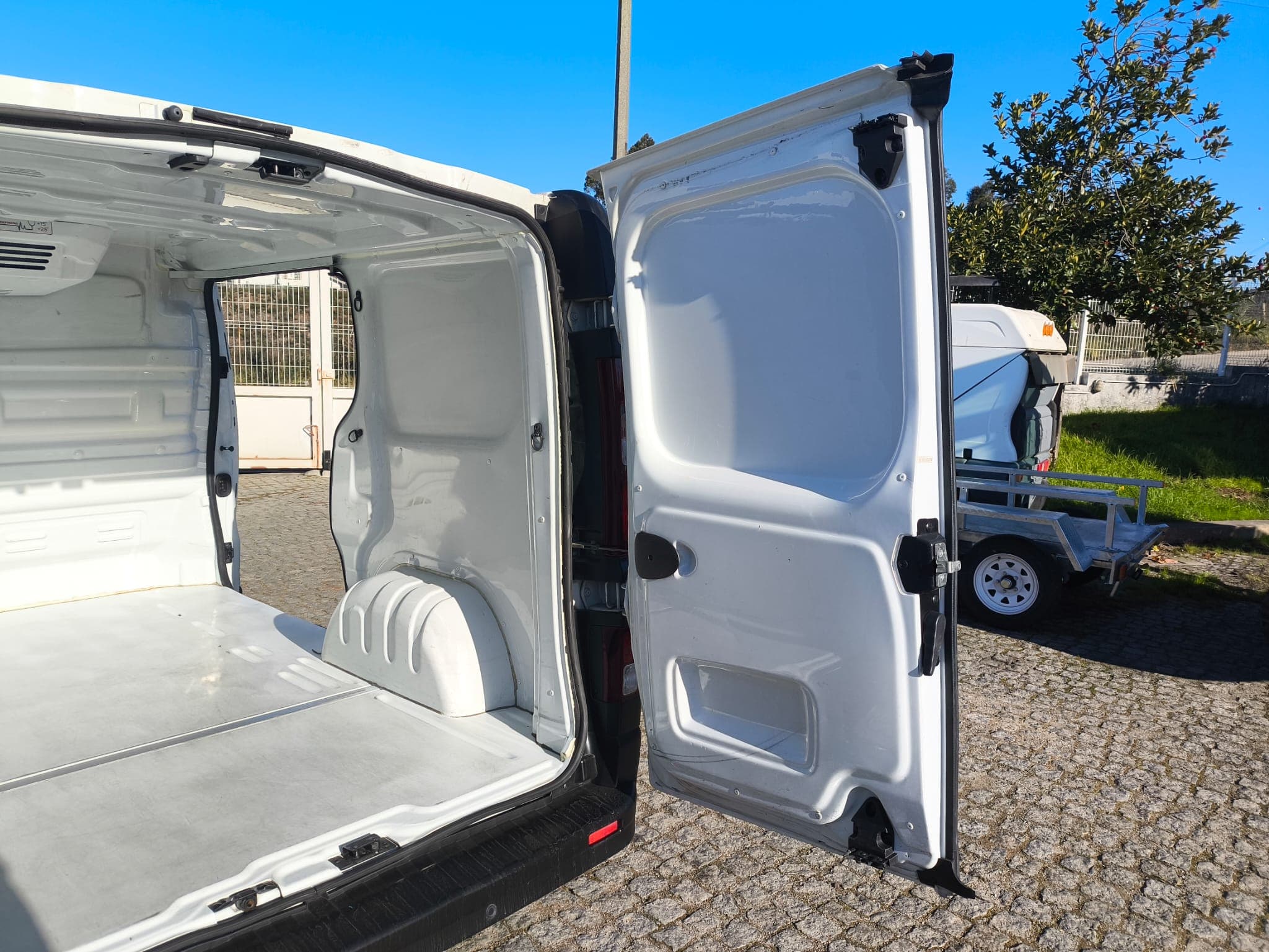 Renault Trafic 2.0 DCI · Ano 2022 — imagen 28