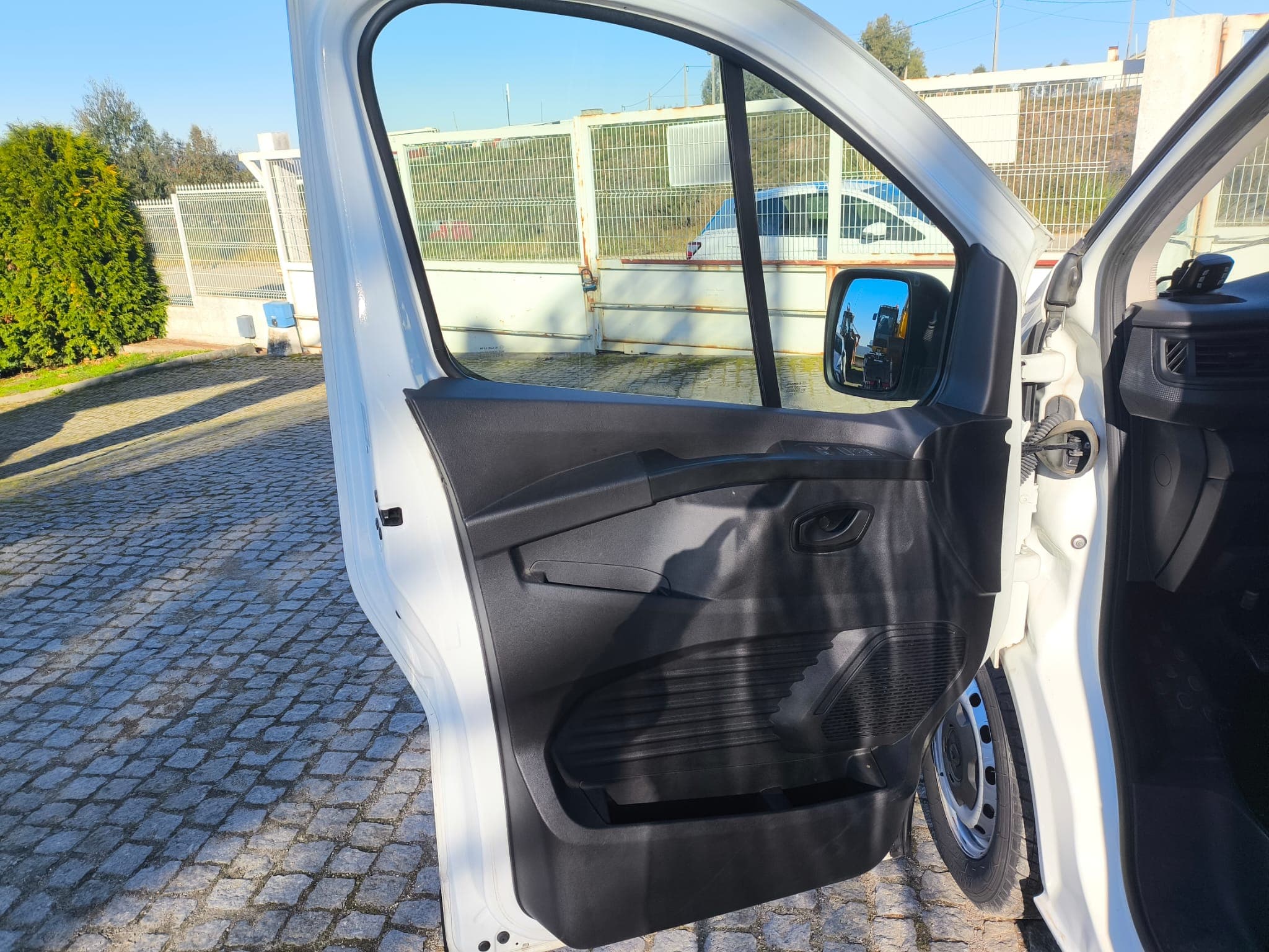Renault Trafic 2.0 DCI · Ano 2022 — imagen 23