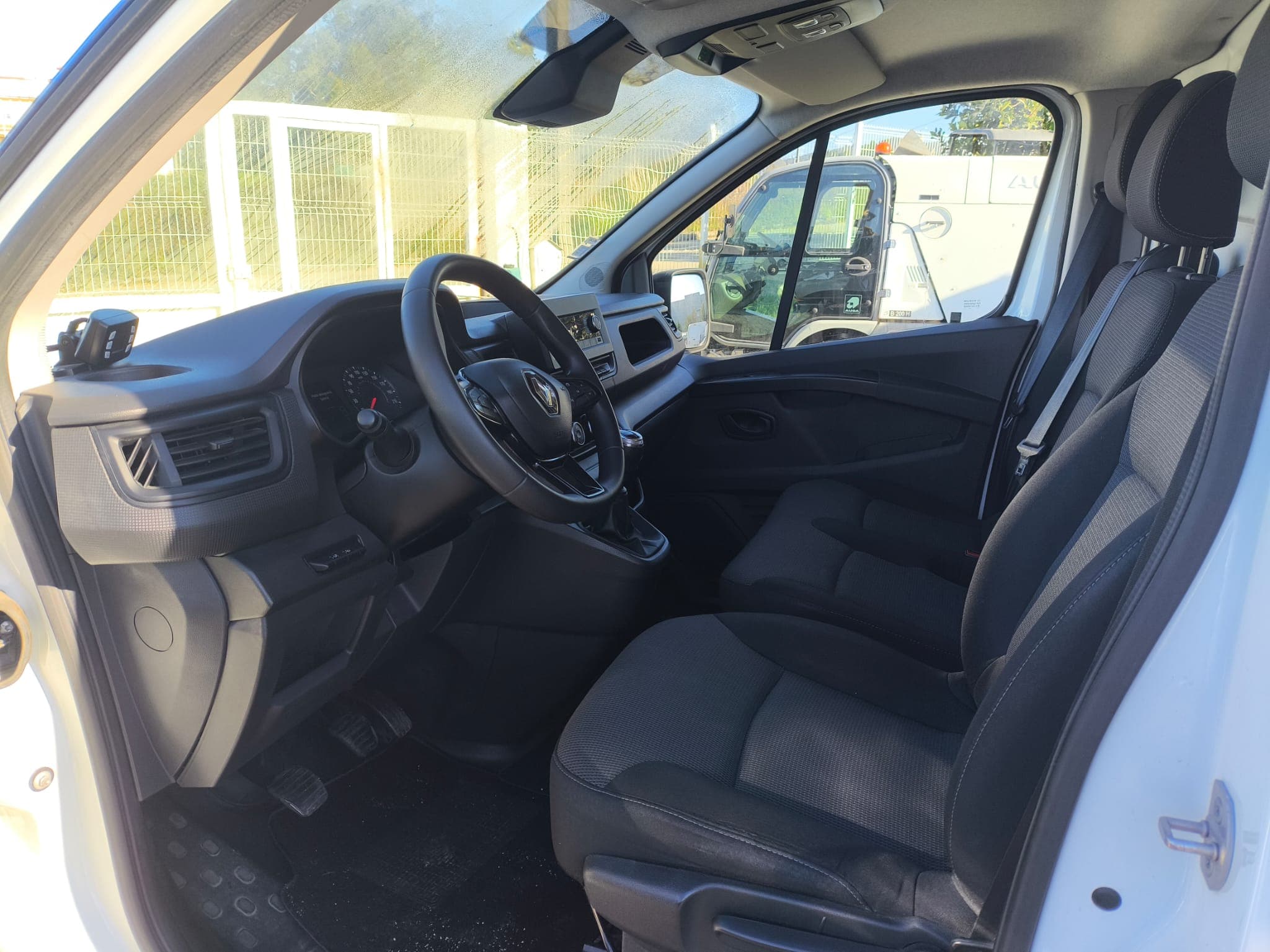 Renault Trafic 2.0 DCI · Ano 2022 — imagen 25