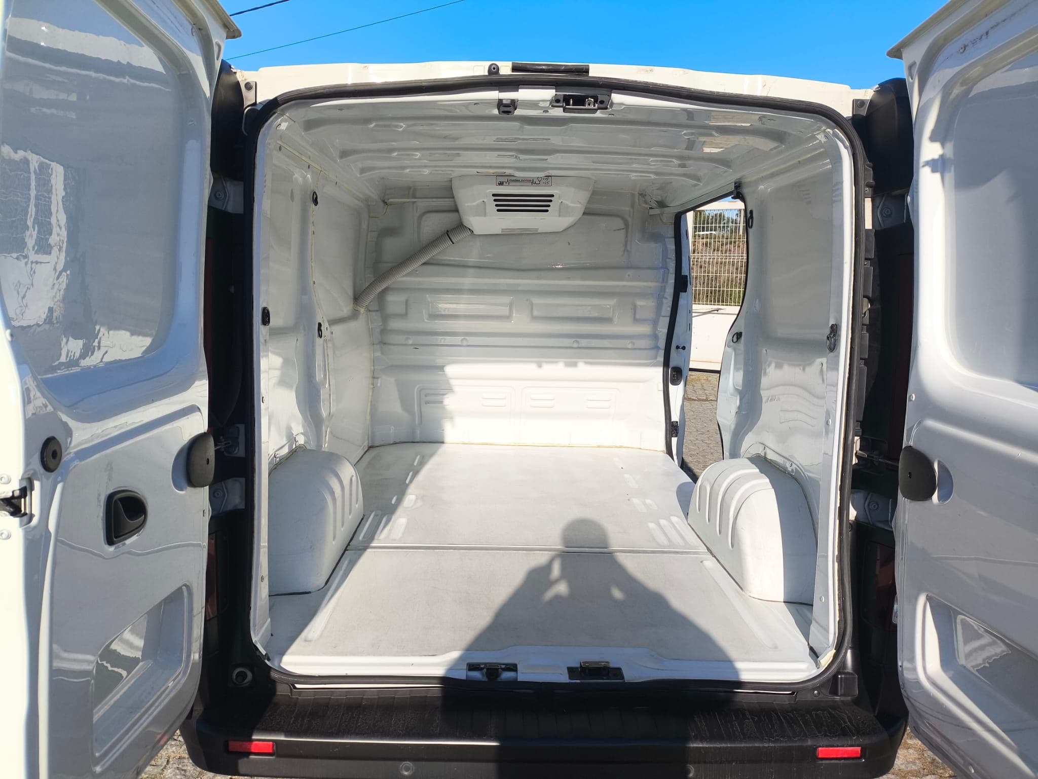 Renault Trafic 2.0 DCI · Ano 2022 — imagen 31