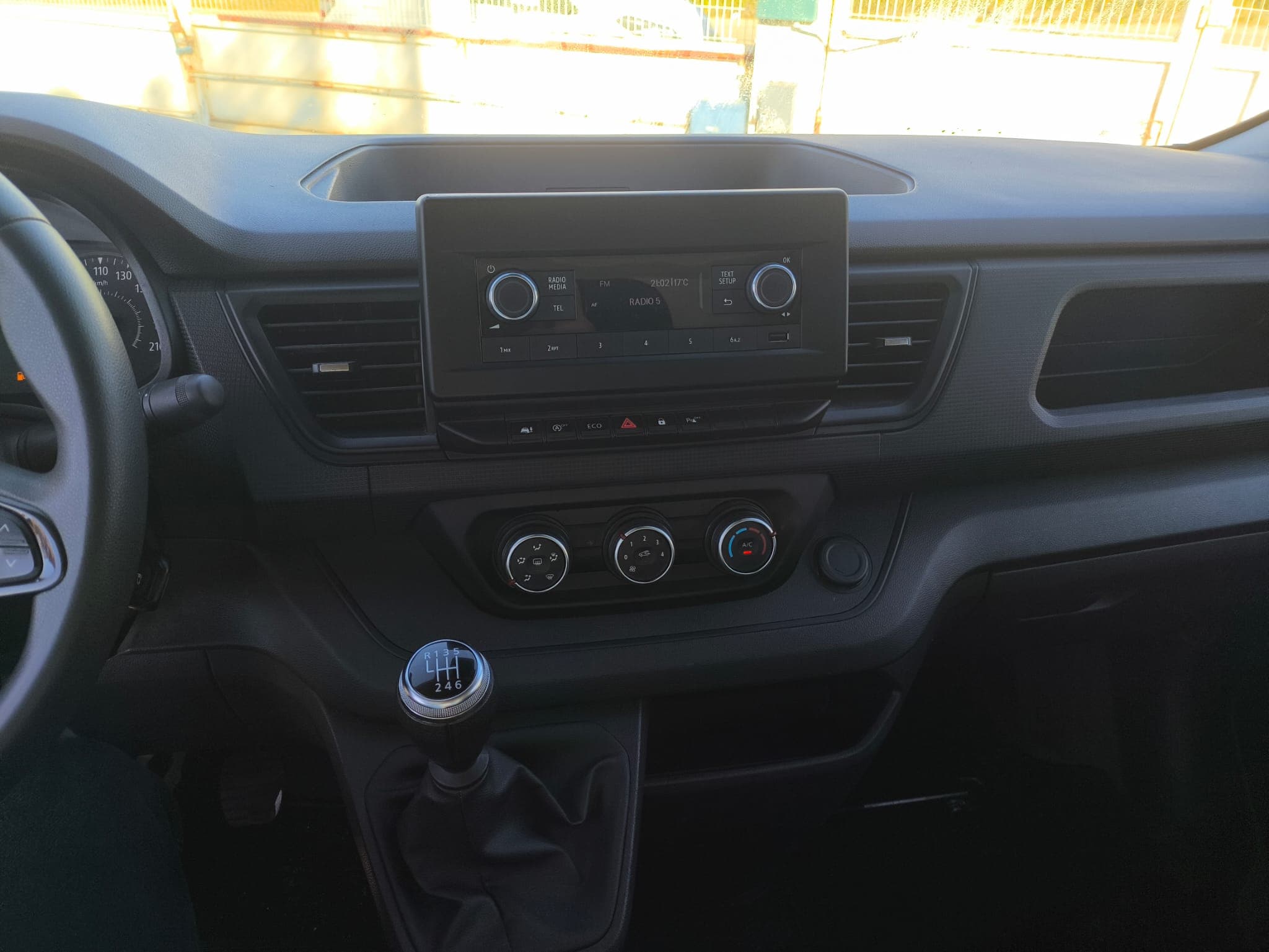 Renault Trafic 2.0 DCI · Ano 2022 — imagen 26