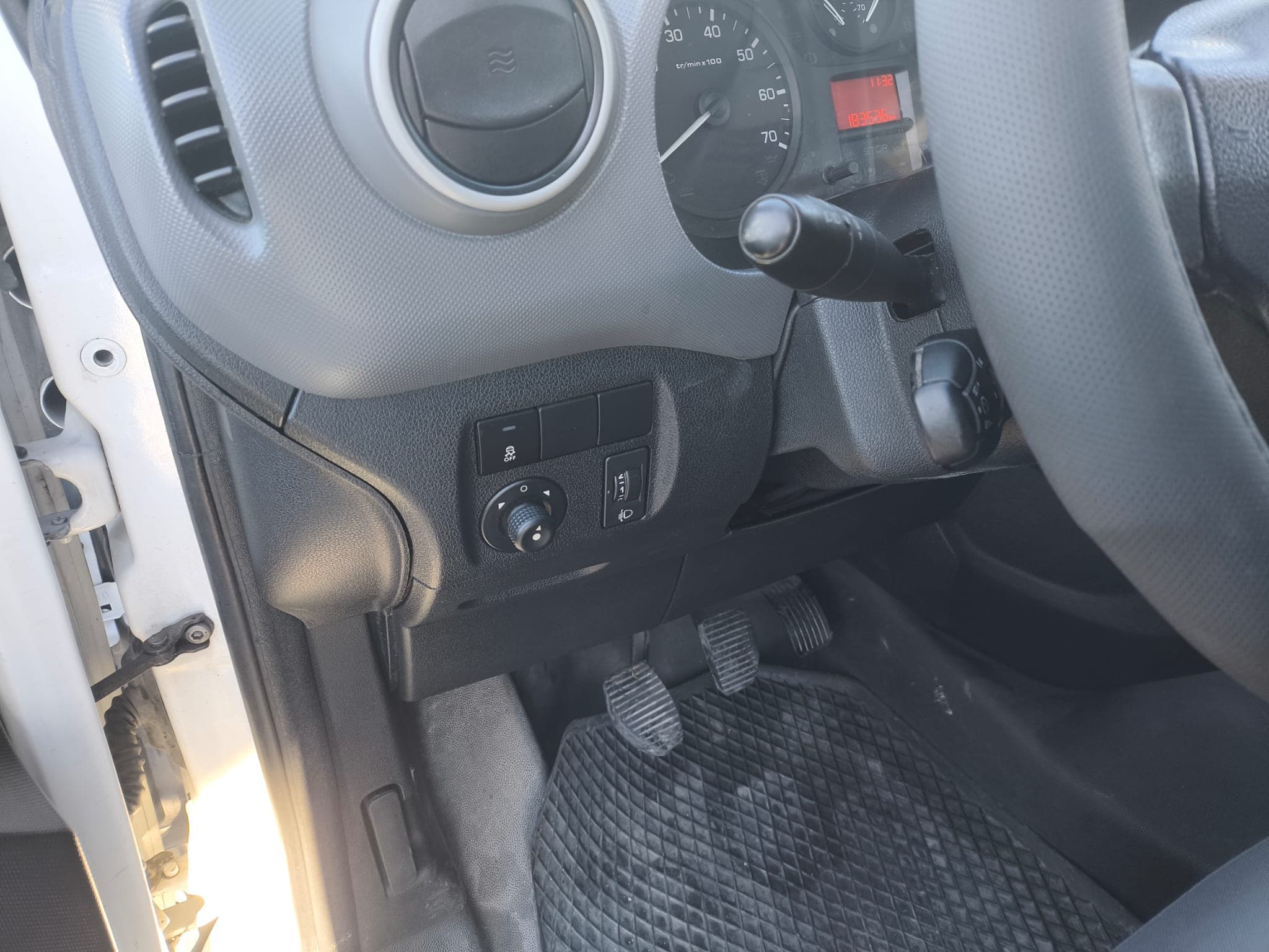 Citroën Berlingo · Ano 2015 — imagen 24