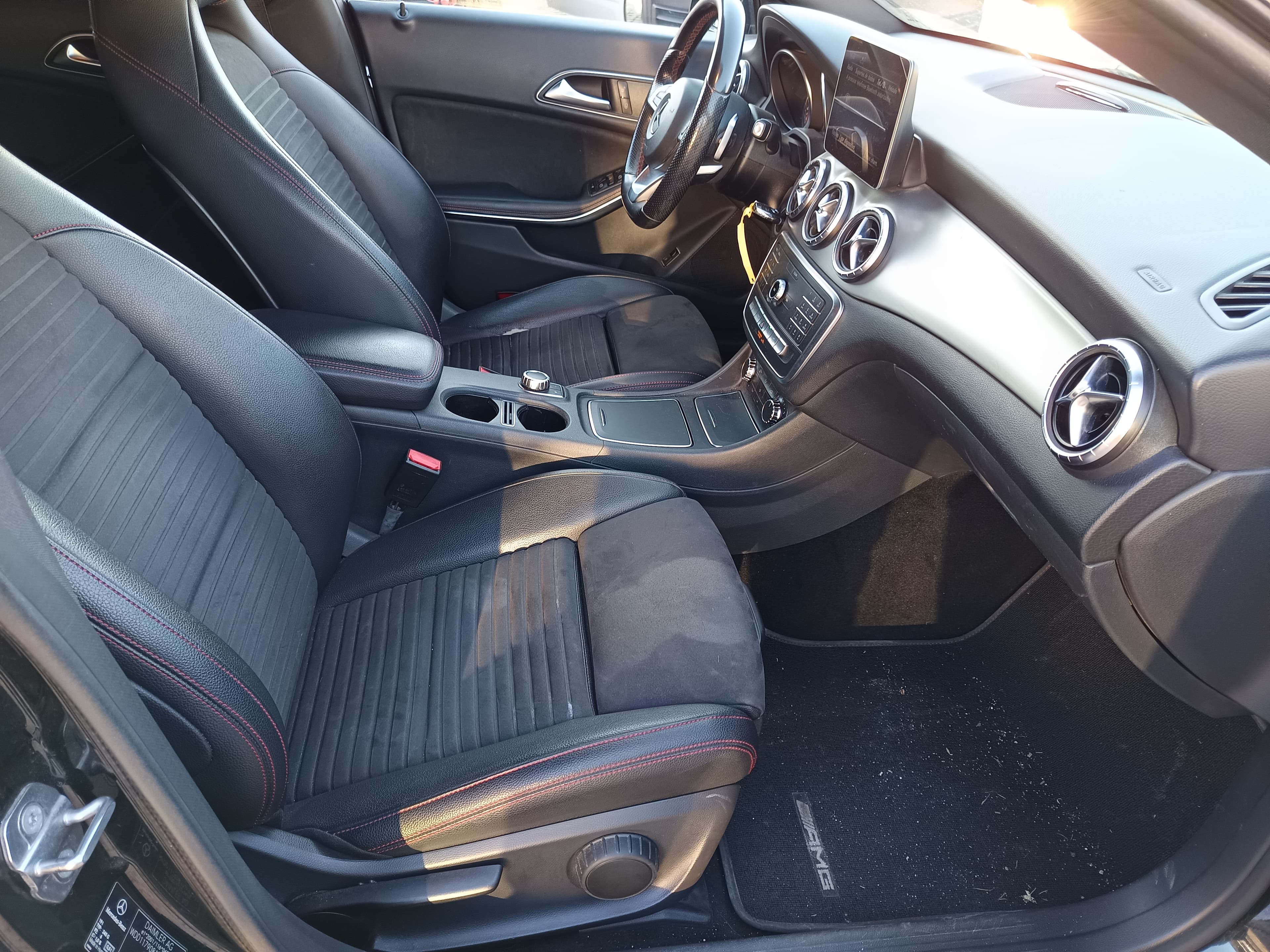 Mercedes-Benz CLA 200d · Ano 2018 — imagen 27