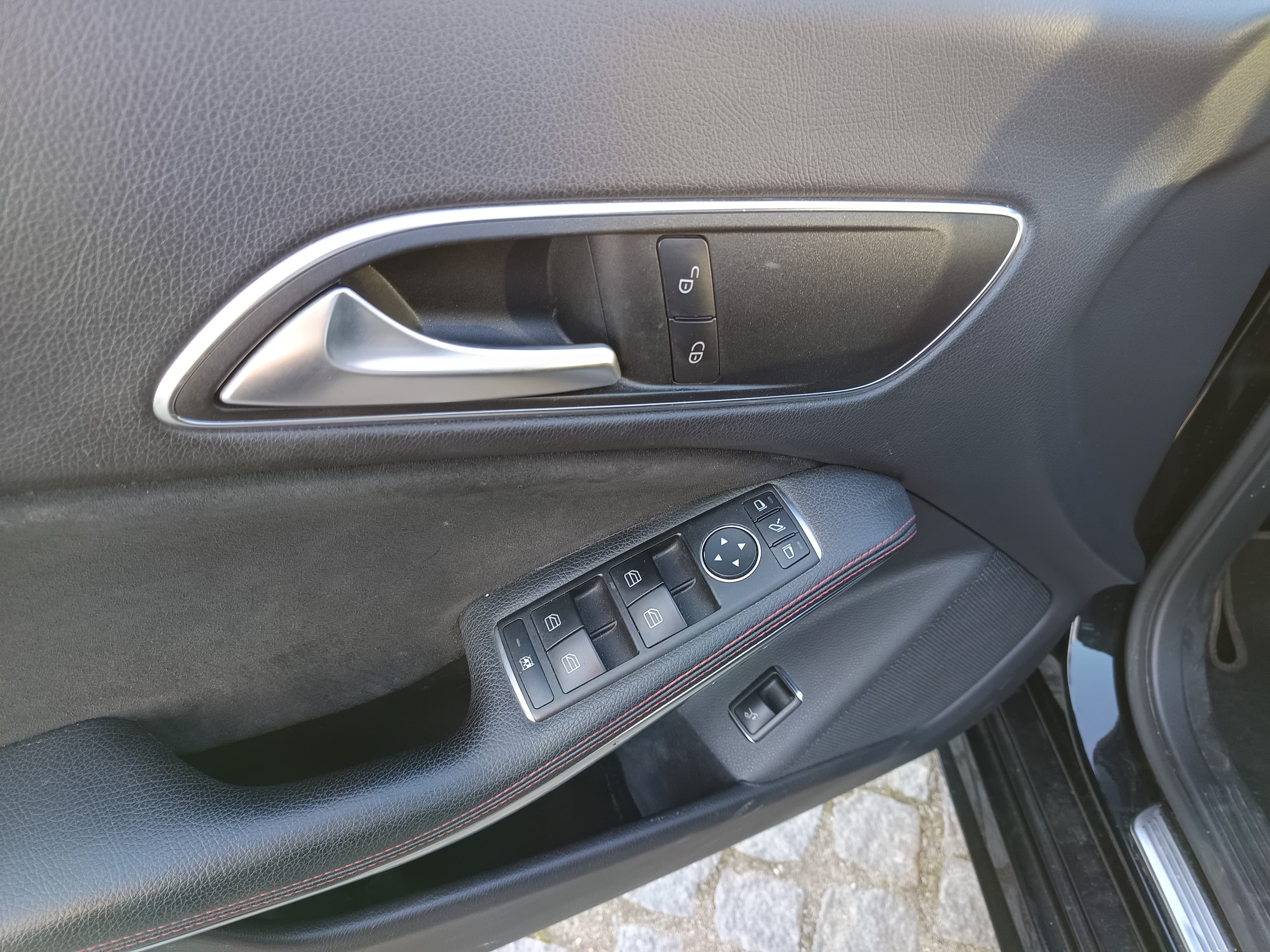 Mercedes-Benz CLA 200d · Ano 2018 — imagen 33