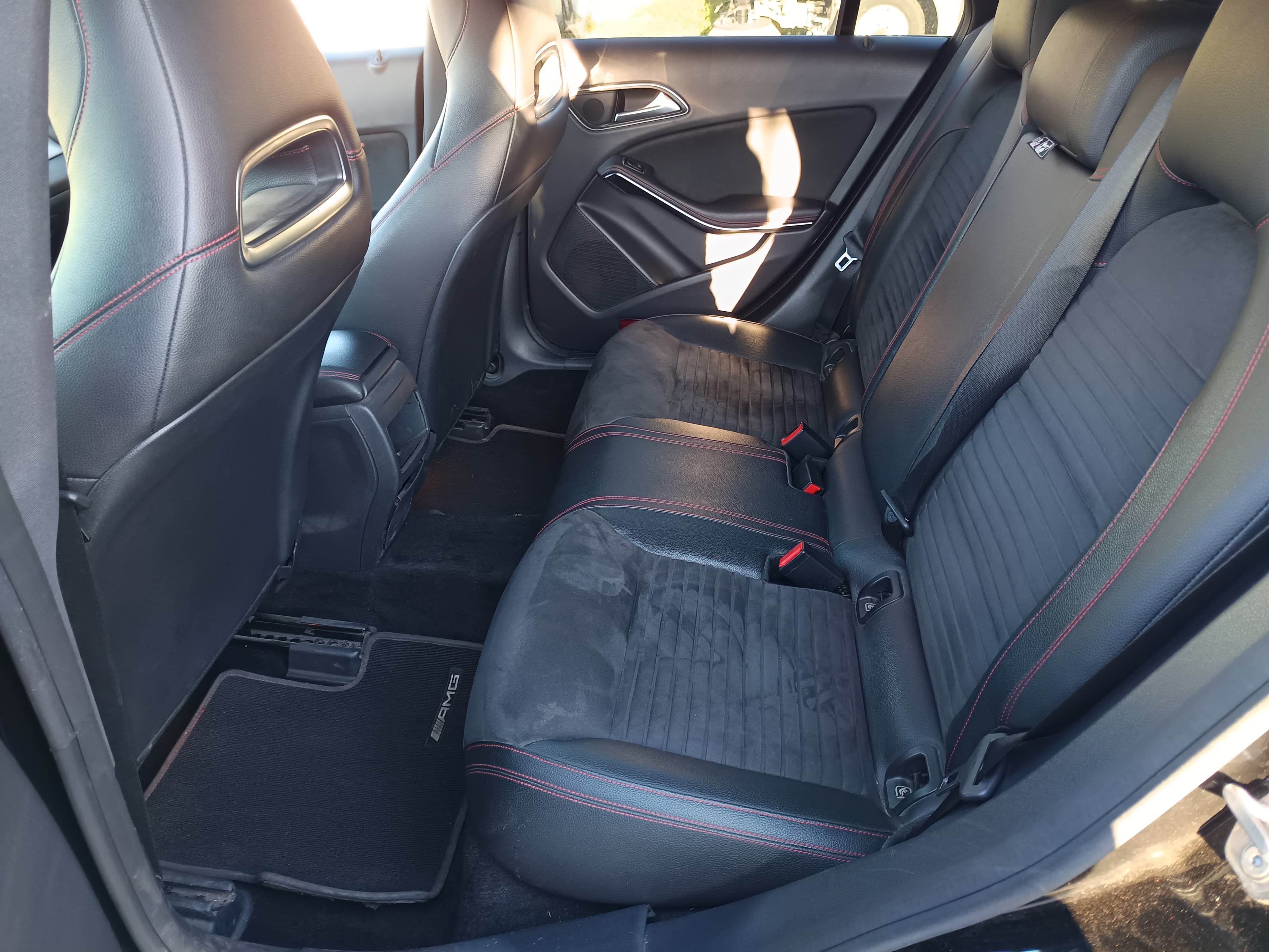 Mercedes-Benz CLA 200d · Ano 2018 — imagen 31