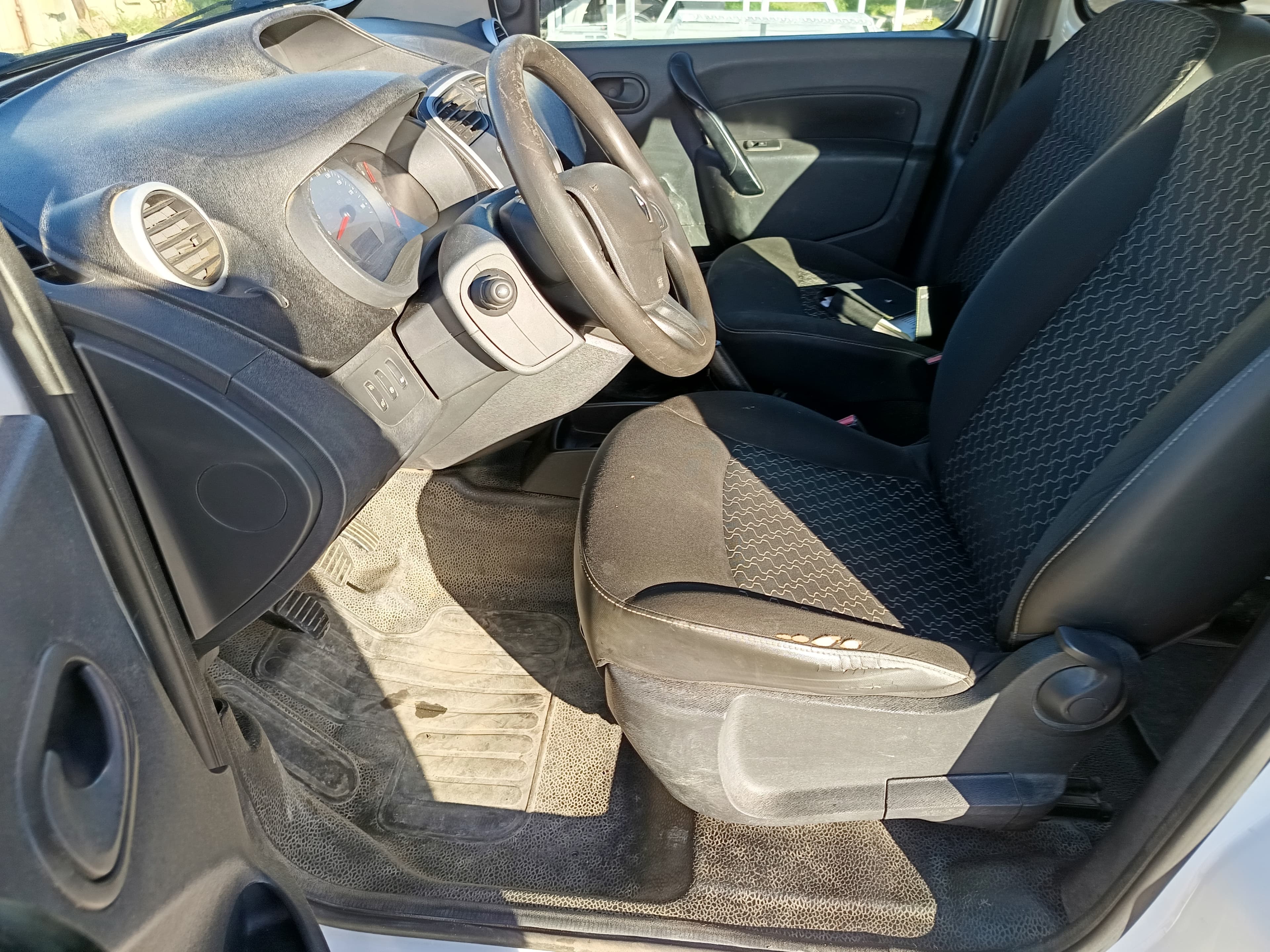 Renault Kangoo Maxi · Ano 2016 — imagen 31